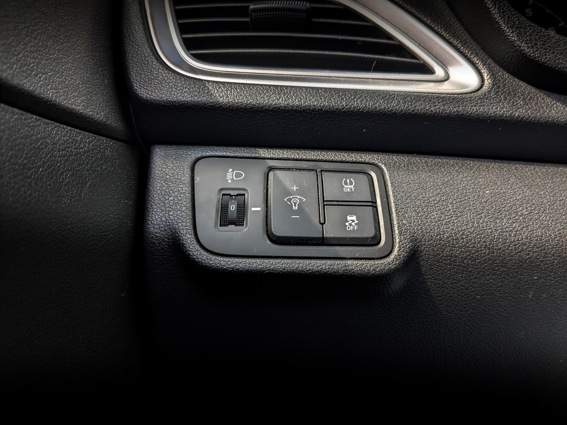 HYUNDAI Solaris 1.60 (123 л.с), автомат, 2022, пробег 106 067 км