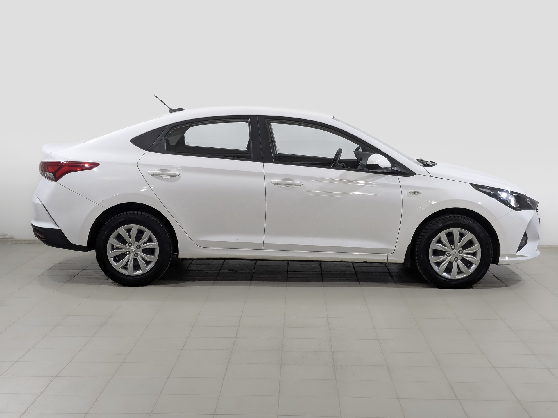 HYUNDAI Solaris 1.60 (123 л.с), автомат, 2022, пробег 61 112 км