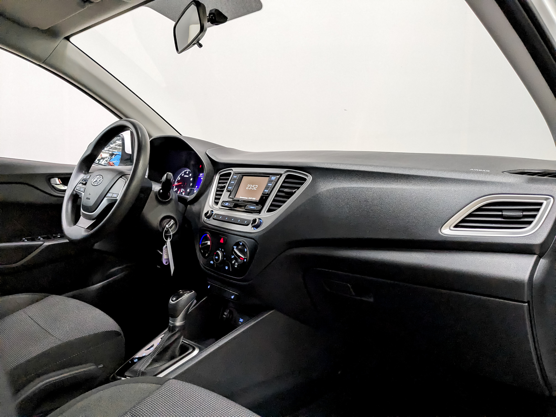 HYUNDAI Solaris 1.60 (123 л.с), автомат, 2022, пробег 94 855 км