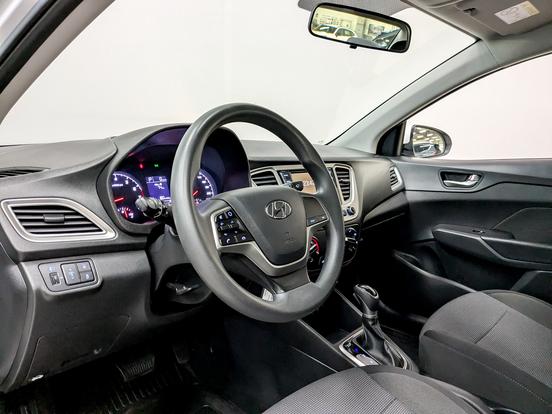 HYUNDAI Solaris 1.60 (123 л.с), автомат, 2022, пробег 94 855 км