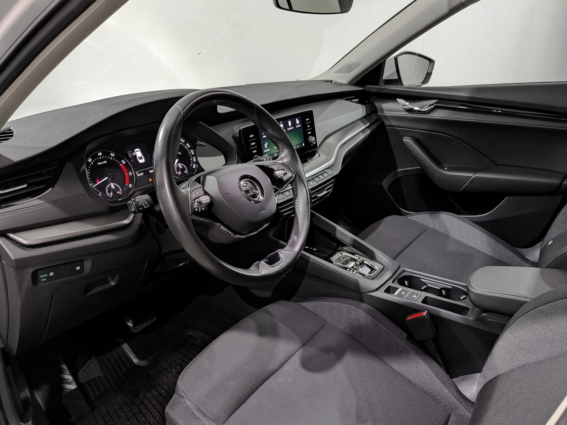 SKODA Octavia 1.60 (110 л.с), автомат, 2021, пробег 76 127 км