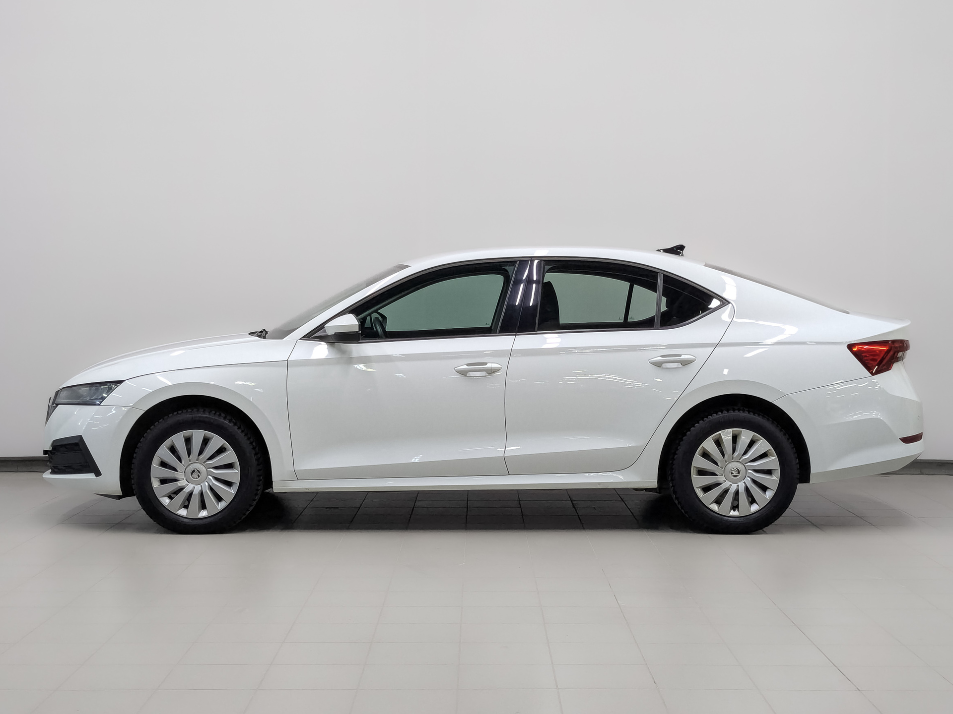 SKODA Octavia 1.60 (110 л.с), автомат, 2021, пробег 94 965 км
