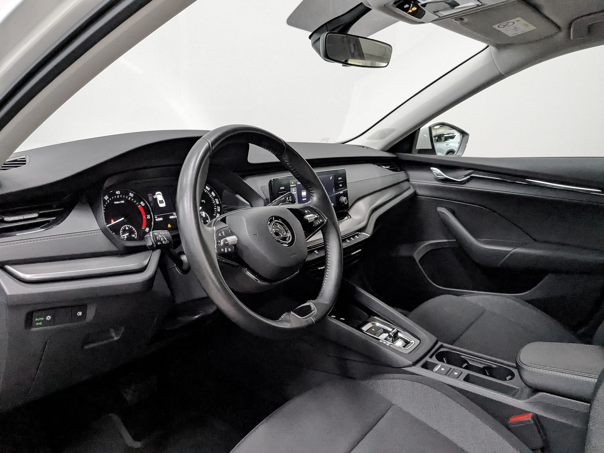 SKODA Octavia 1.60 (110 л.с), автомат, 2021, пробег 94 965 км