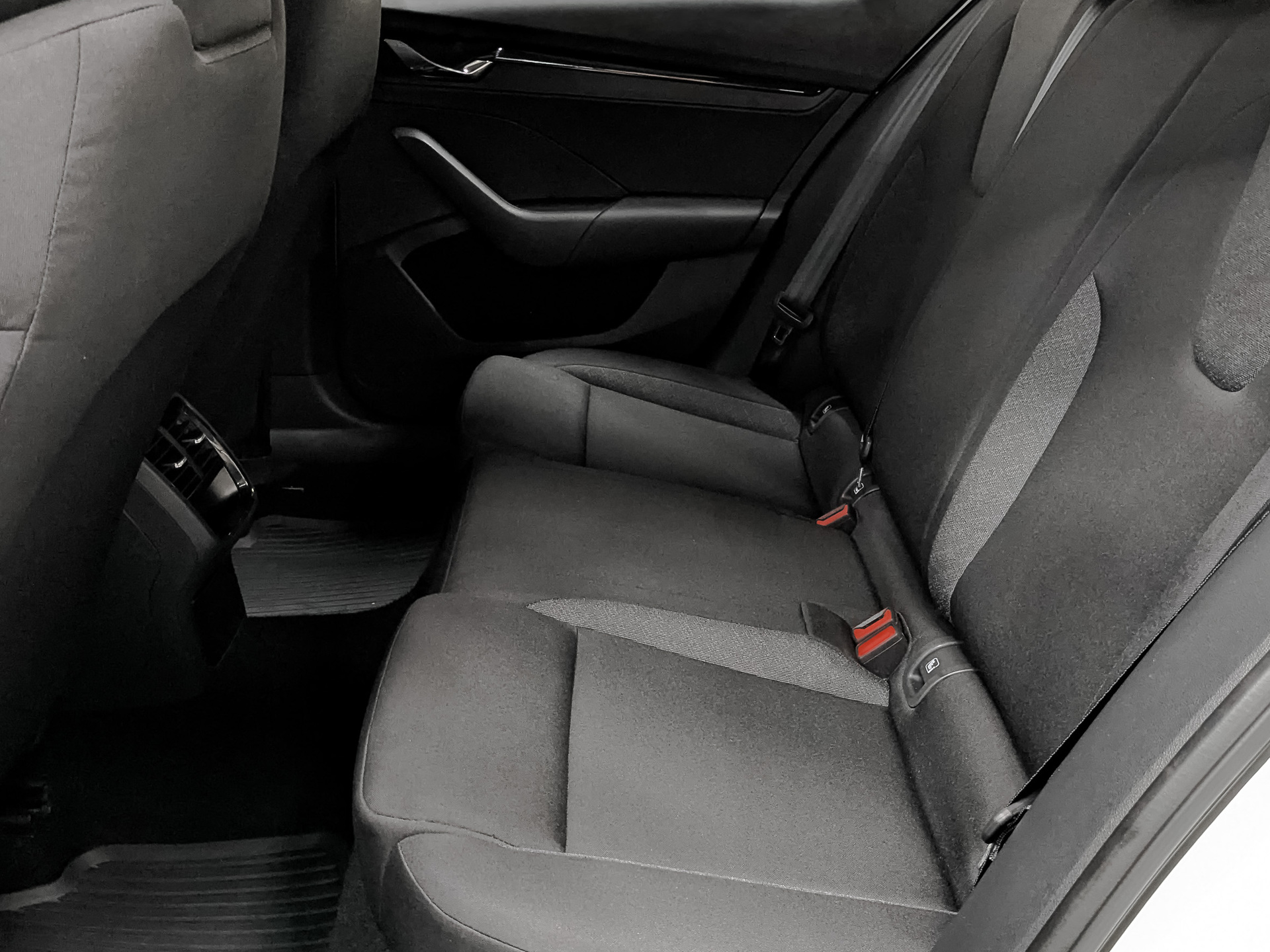 SKODA Octavia 1.60 (110 л.с), автомат, 2021, пробег 94 965 км