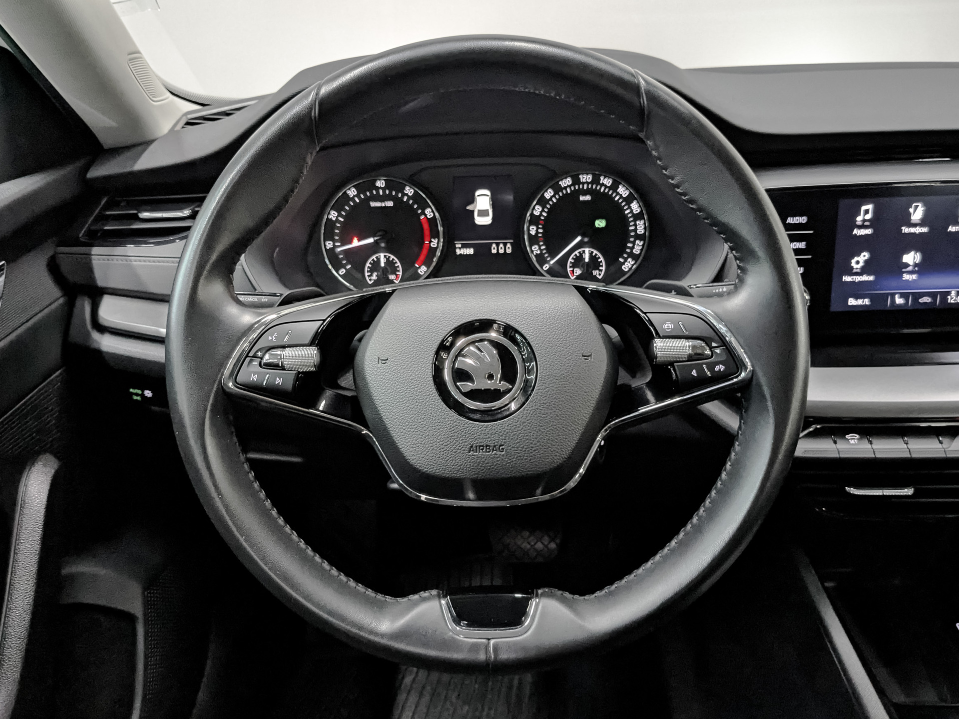 SKODA Octavia 1.60 (110 л.с), автомат, 2021, пробег 94 965 км