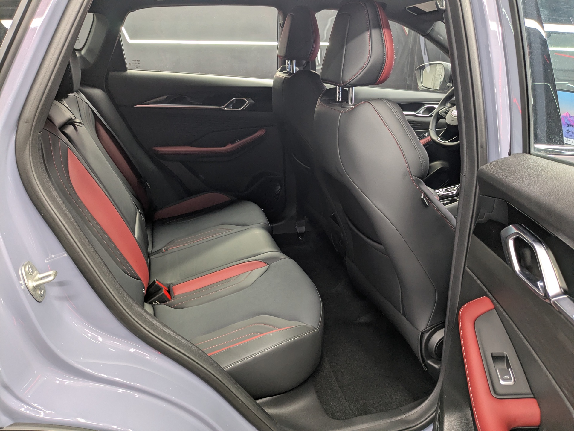 Фото Geely Coolray Exclusive 1.5T/147 7RT