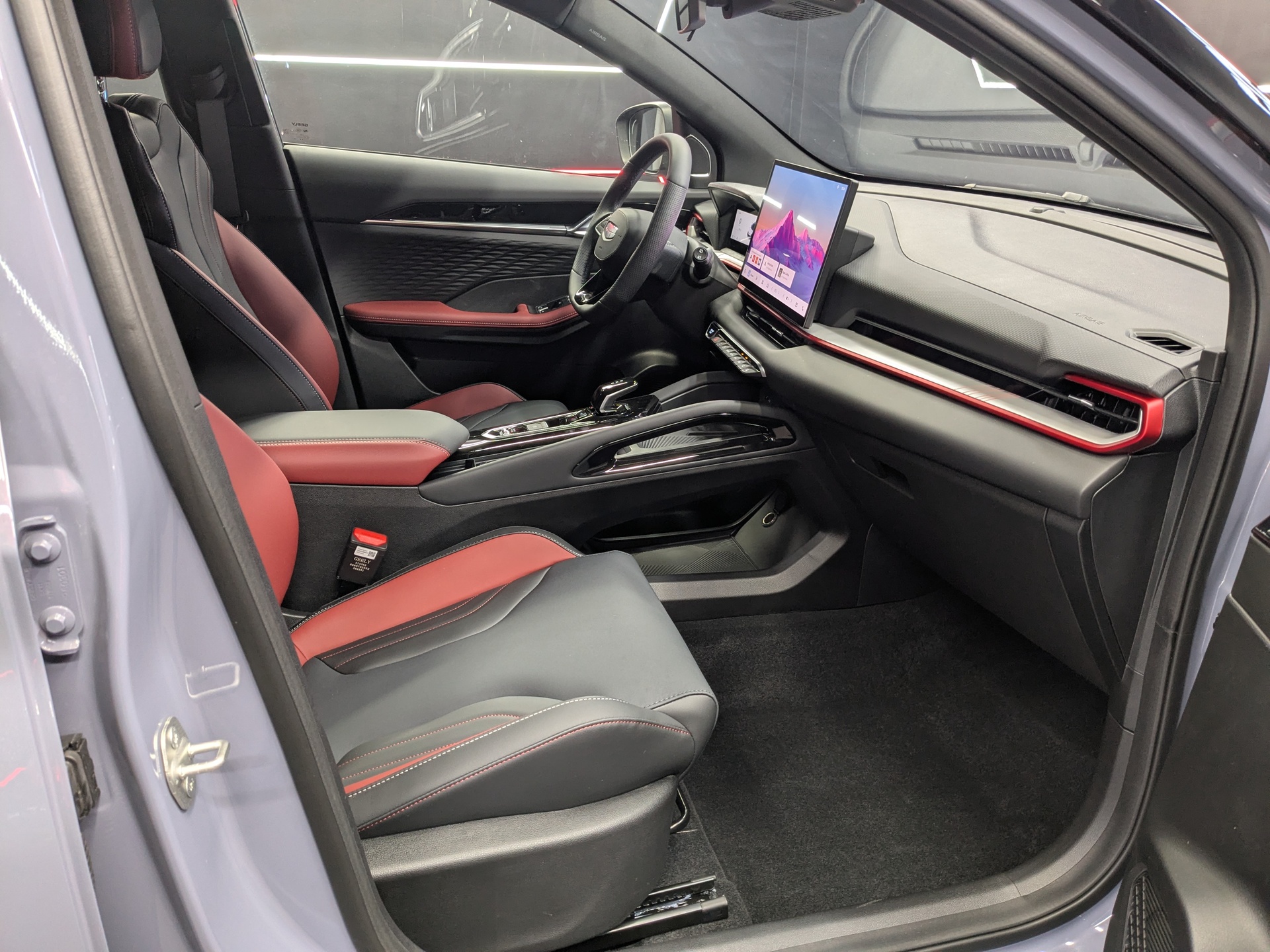 Фото Geely Coolray Exclusive 1.5T/147 7RT