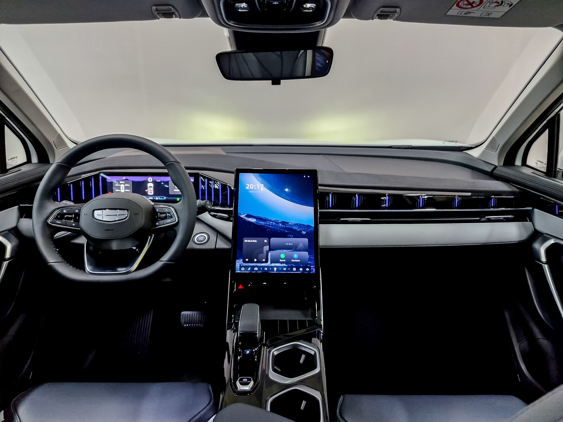 Фото Geely Atlas Luxury 2.0T/200 8AT 4WD