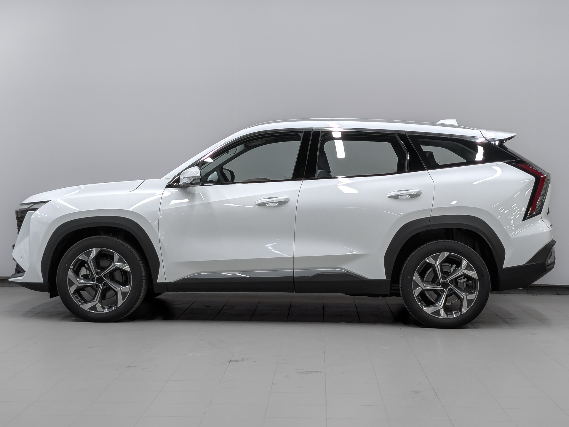 Фото Geely Atlas Luxury 2.0T/200 8AT 4WD