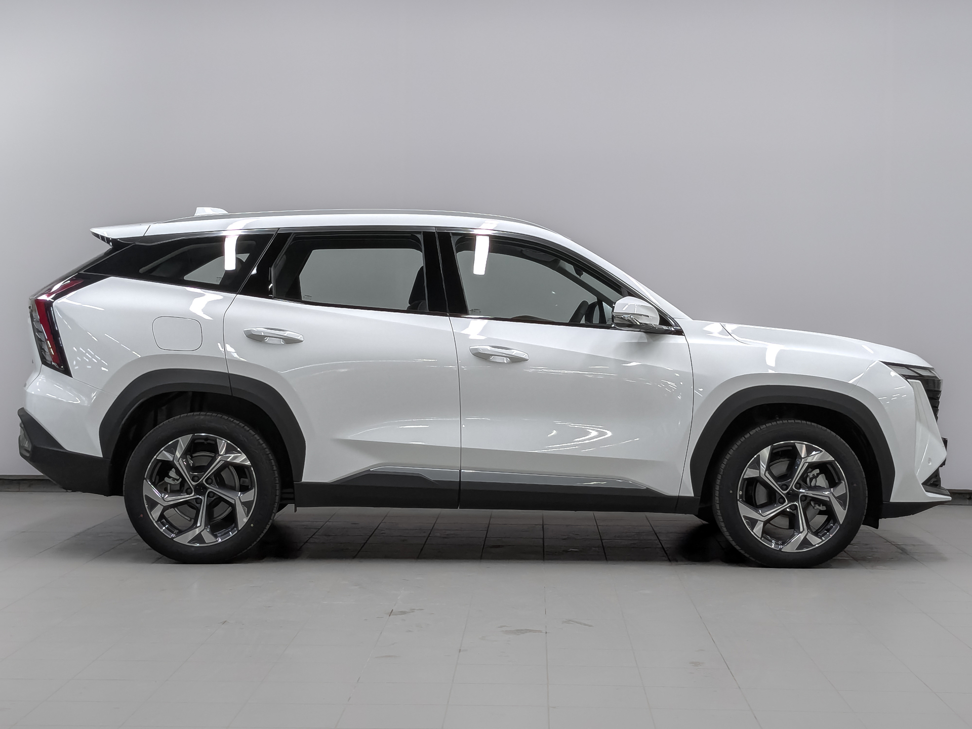 Фото Geely Atlas Luxury 2.0T/200 8AT 4WD