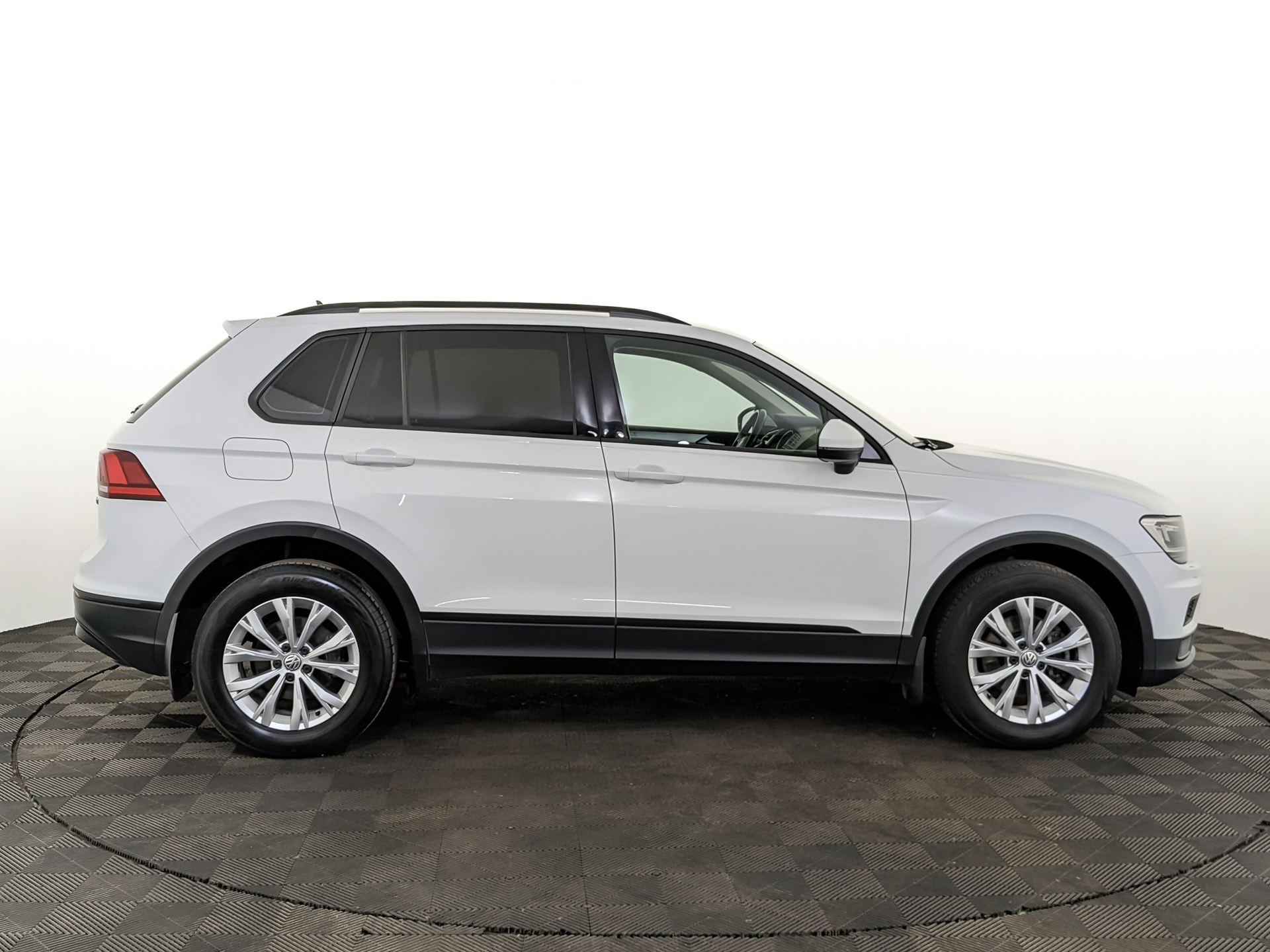 VOLKSWAGEN Tiguan 1.40 (150 л.с), автомат, 2019, пробег 139 600 км