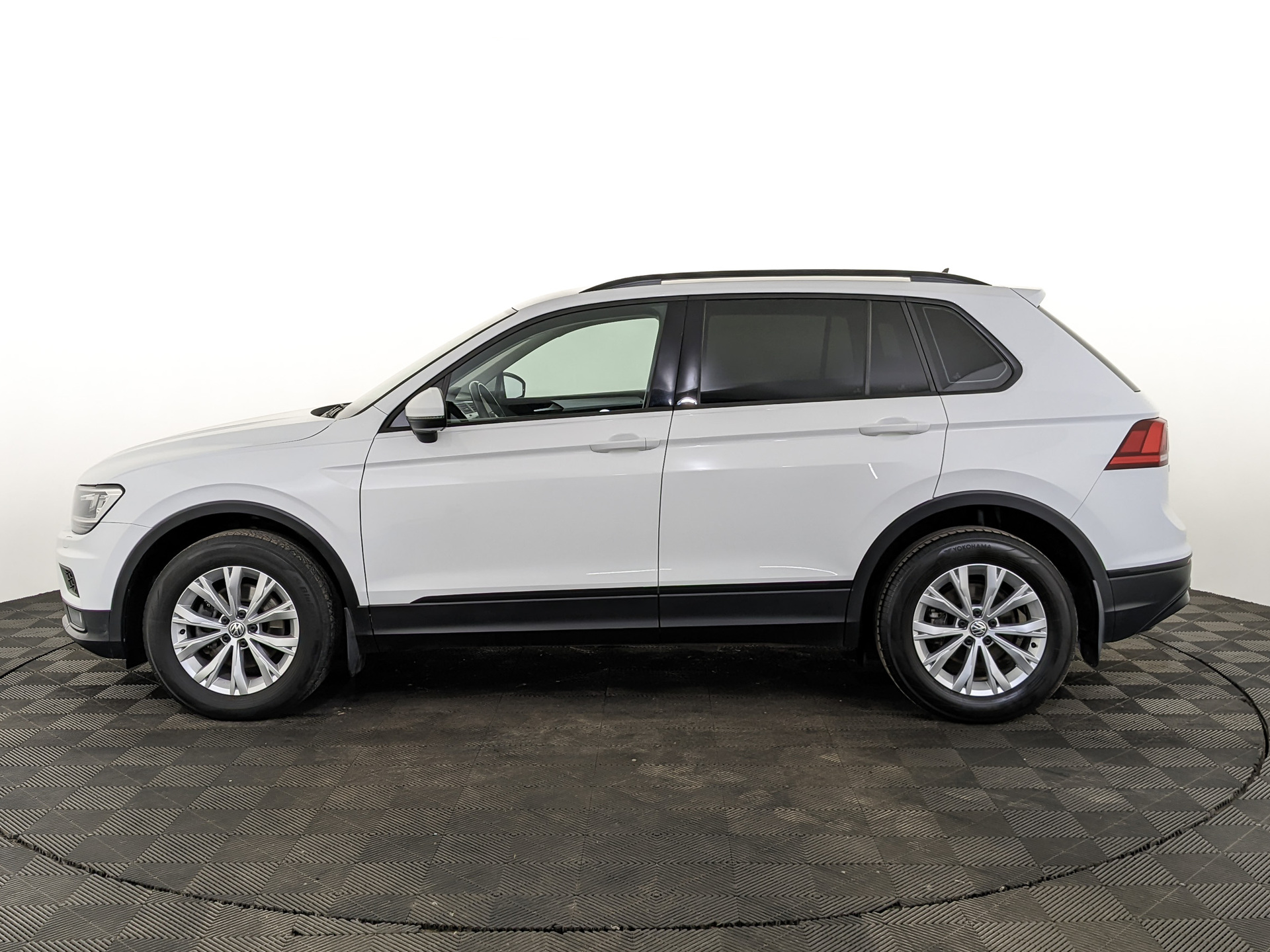 VOLKSWAGEN Tiguan 1.40 (150 л.с), автомат, 2019, пробег 139 600 км