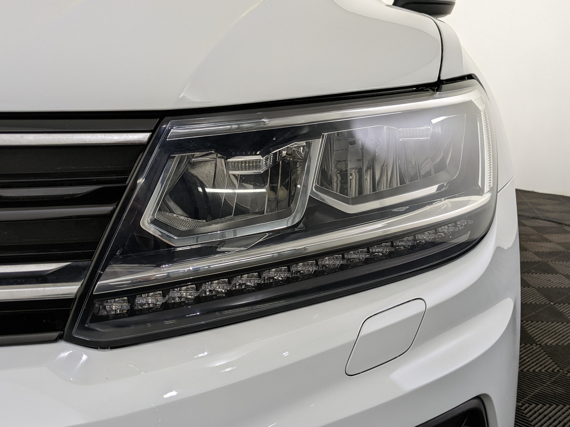 VOLKSWAGEN Tiguan 1.40 (150 л.с), автомат, 2019, пробег 139 600 км