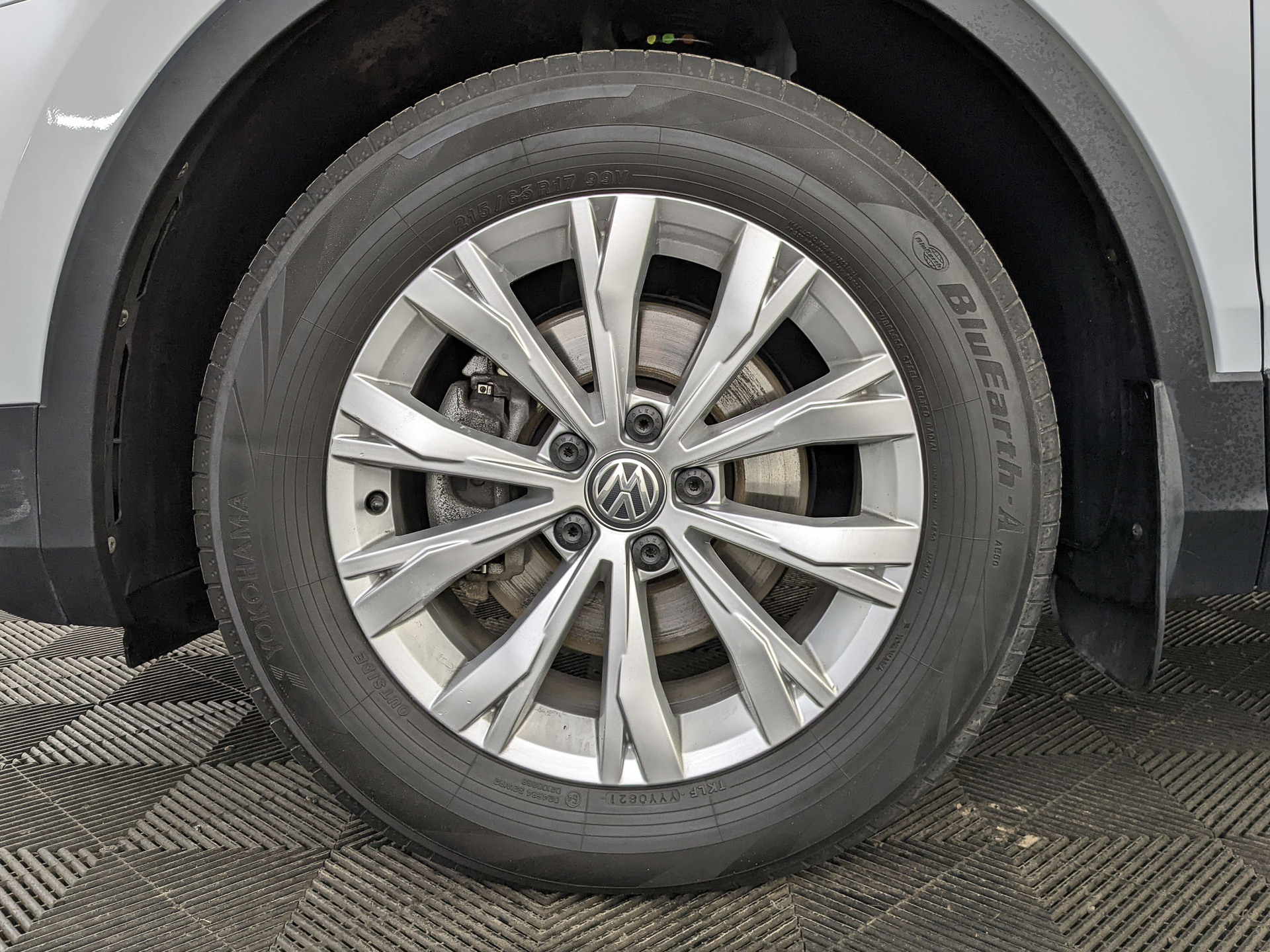 VOLKSWAGEN Tiguan 1.40 (150 л.с), автомат, 2019, пробег 139 600 км