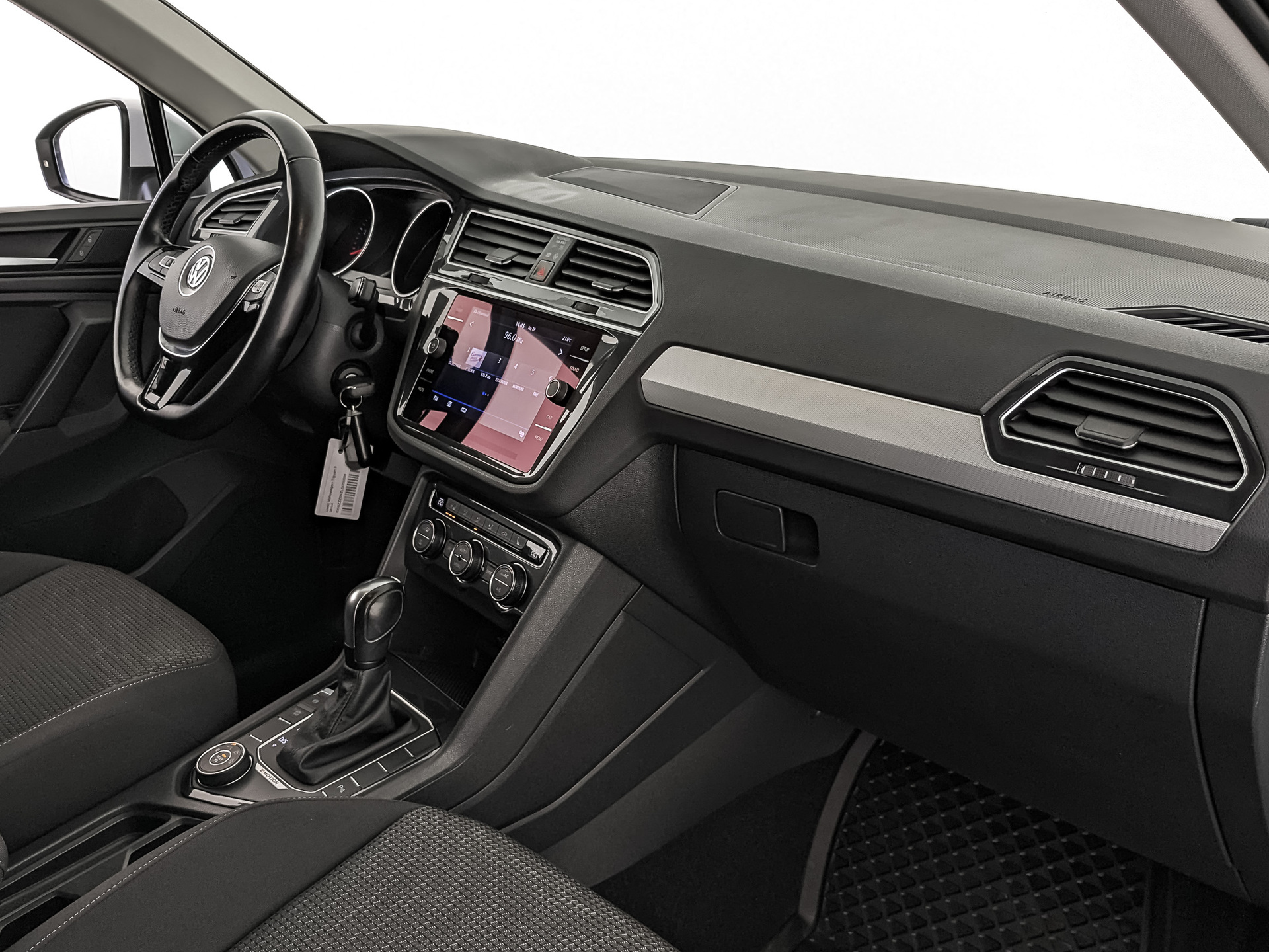 VOLKSWAGEN Tiguan 1.40 (150 л.с), автомат, 2019, пробег 139 600 км