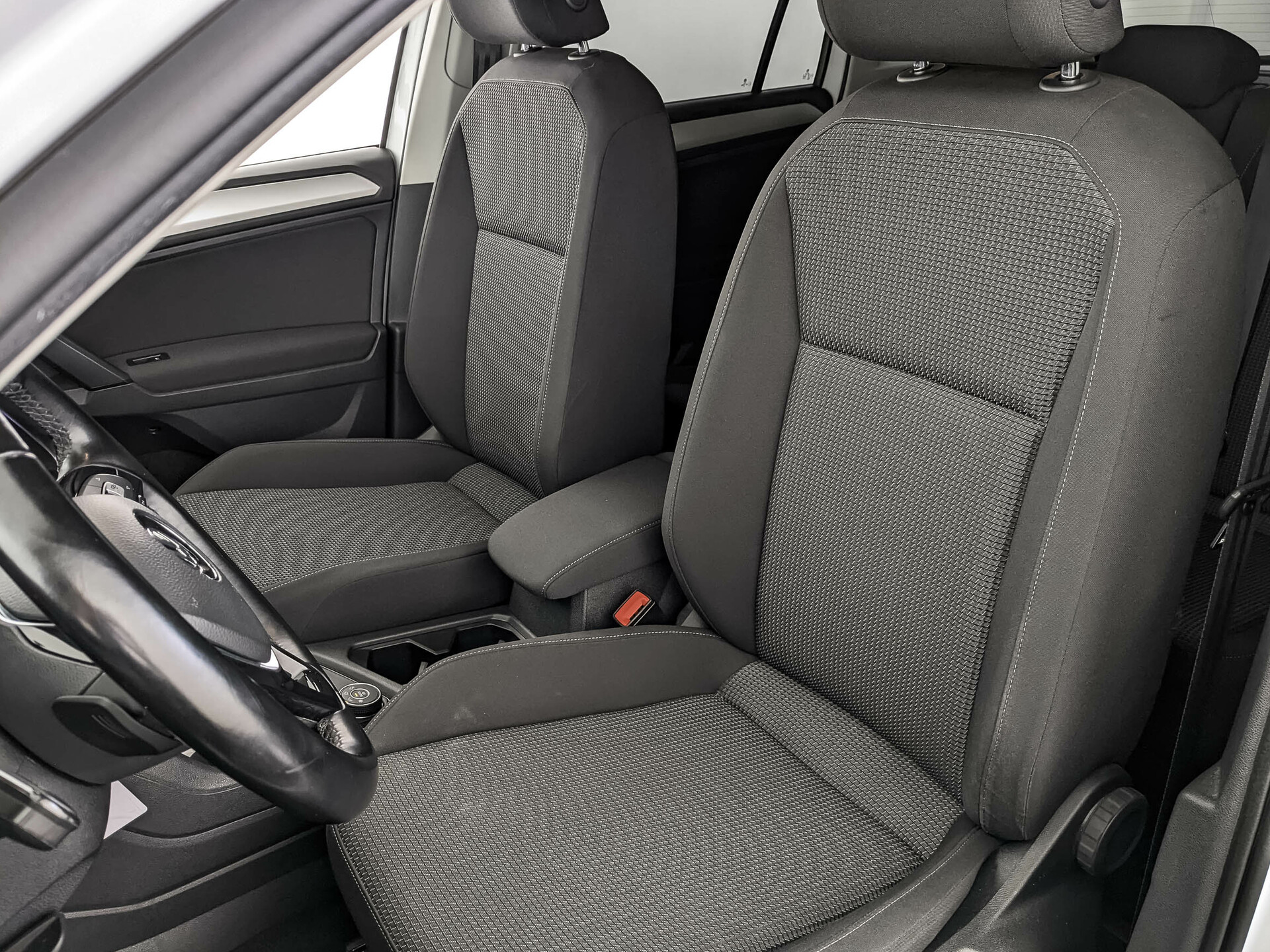 VOLKSWAGEN Tiguan 1.40 (150 л.с), автомат, 2019, пробег 139 600 км