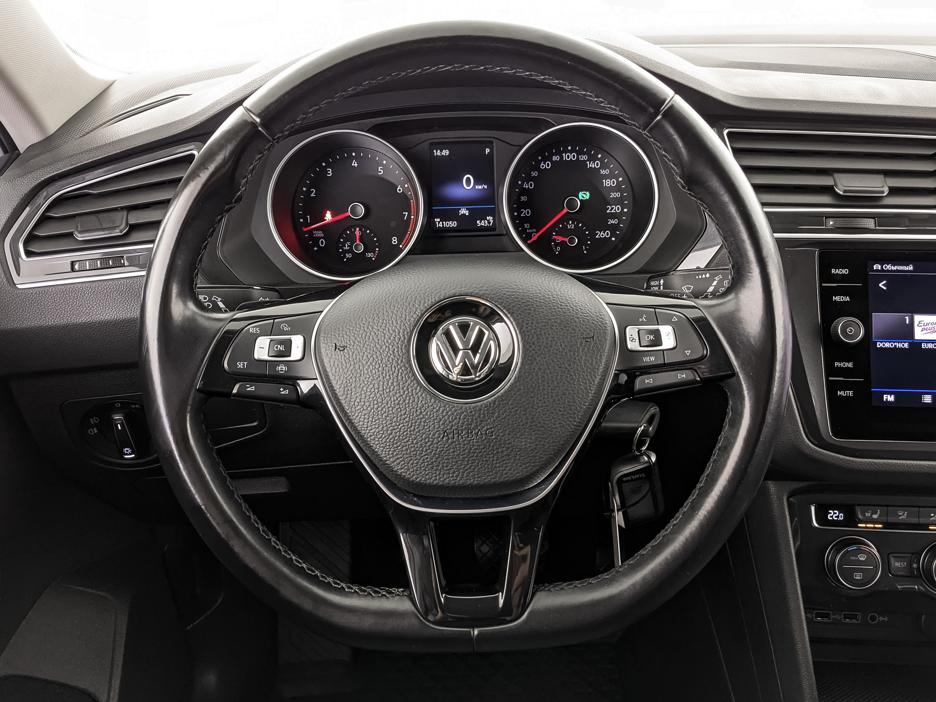 VOLKSWAGEN Tiguan 1.40 (150 л.с), автомат, 2019, пробег 139 600 км