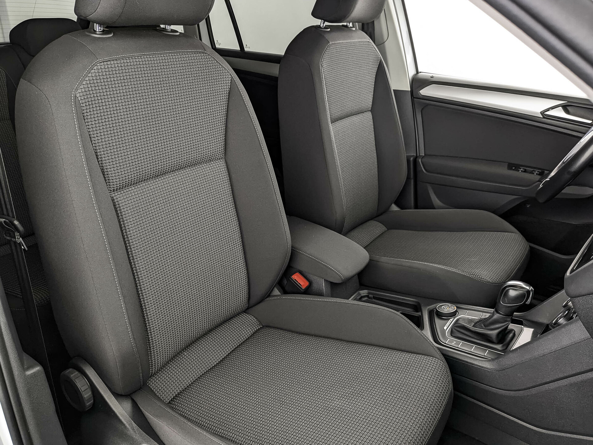 VOLKSWAGEN Tiguan 1.40 (150 л.с), автомат, 2019, пробег 139 600 км