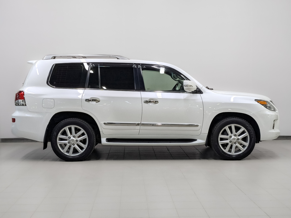 Lexus LX III