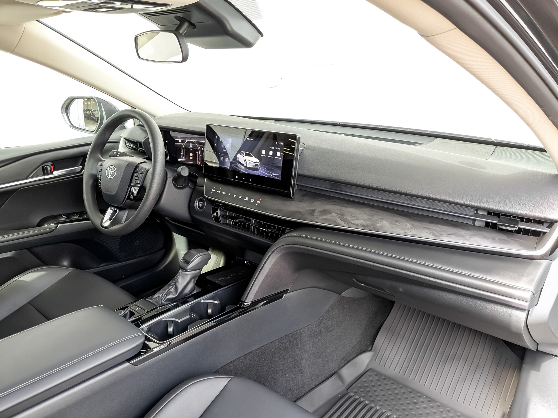 TOYOTA Camry 2.00 (173 л.с), автомат, 2025, пробег 19 524 км