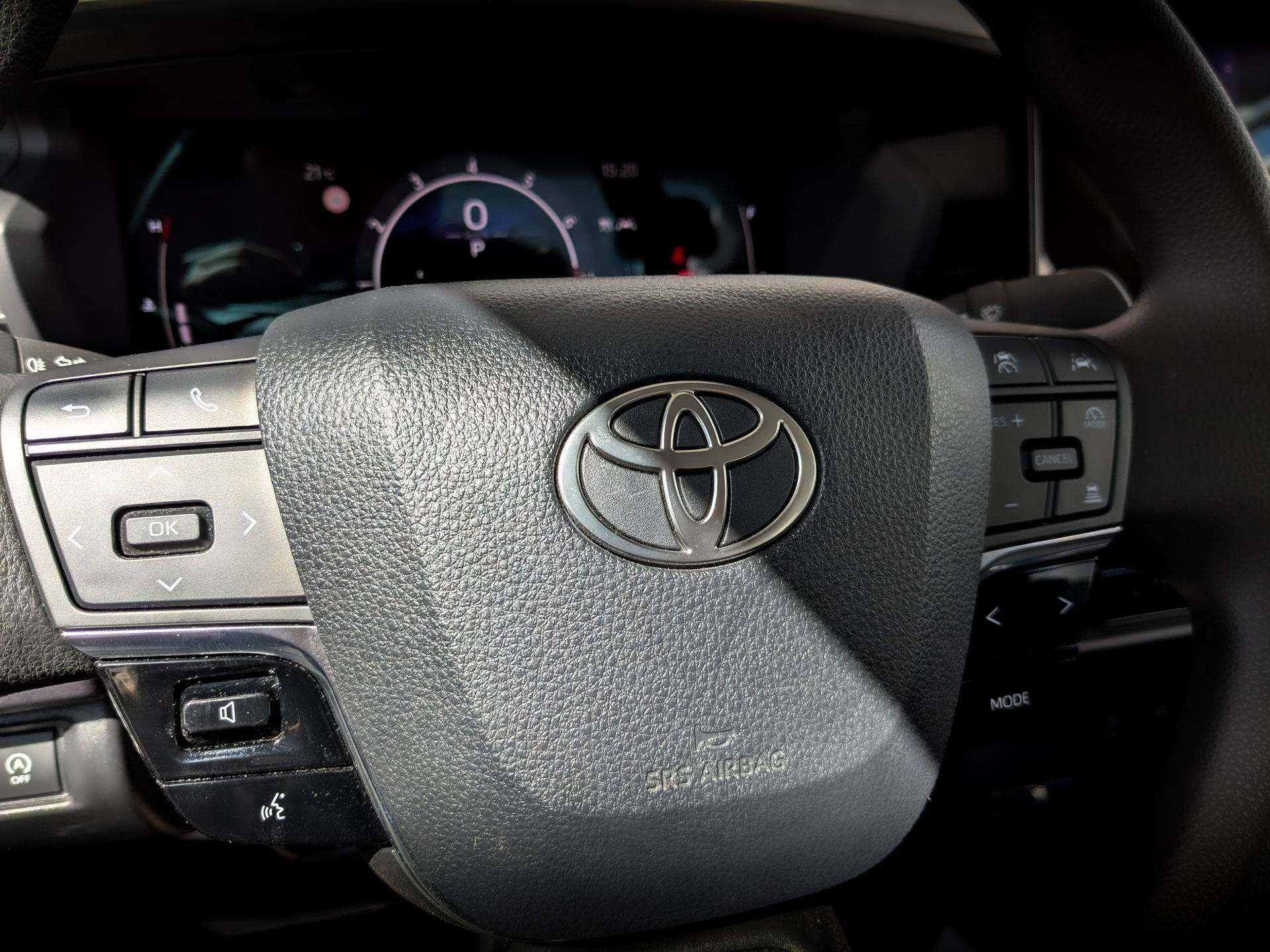 TOYOTA Camry 2.00 (173 л.с), автомат, 2025, пробег 19 524 км