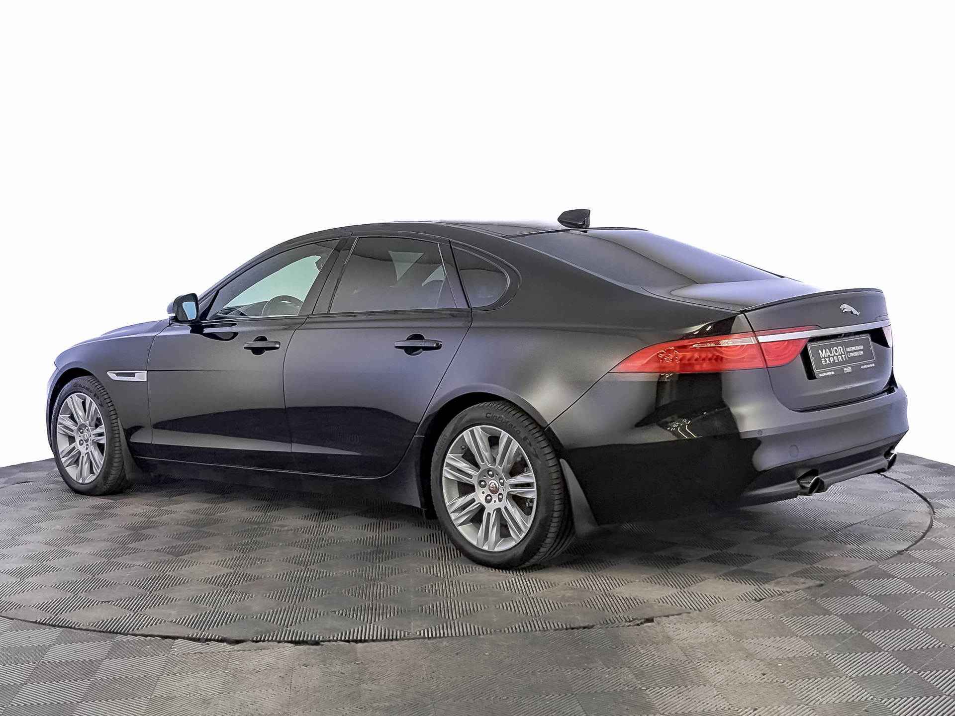 JAGUAR XF 2.00 (250 л.с), автомат, 2019, пробег 130 710 км
