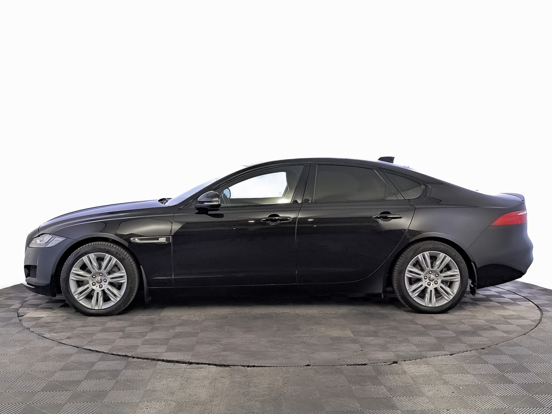 JAGUAR XF 2.00 (250 л.с), автомат, 2019, пробег 130 710 км