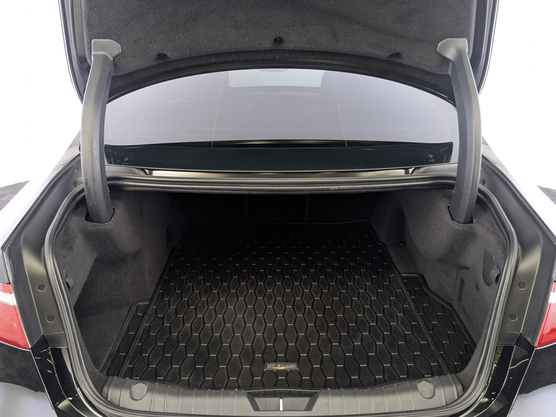 JAGUAR XF 2.00 (250 л.с), автомат, 2019, пробег 130 710 км