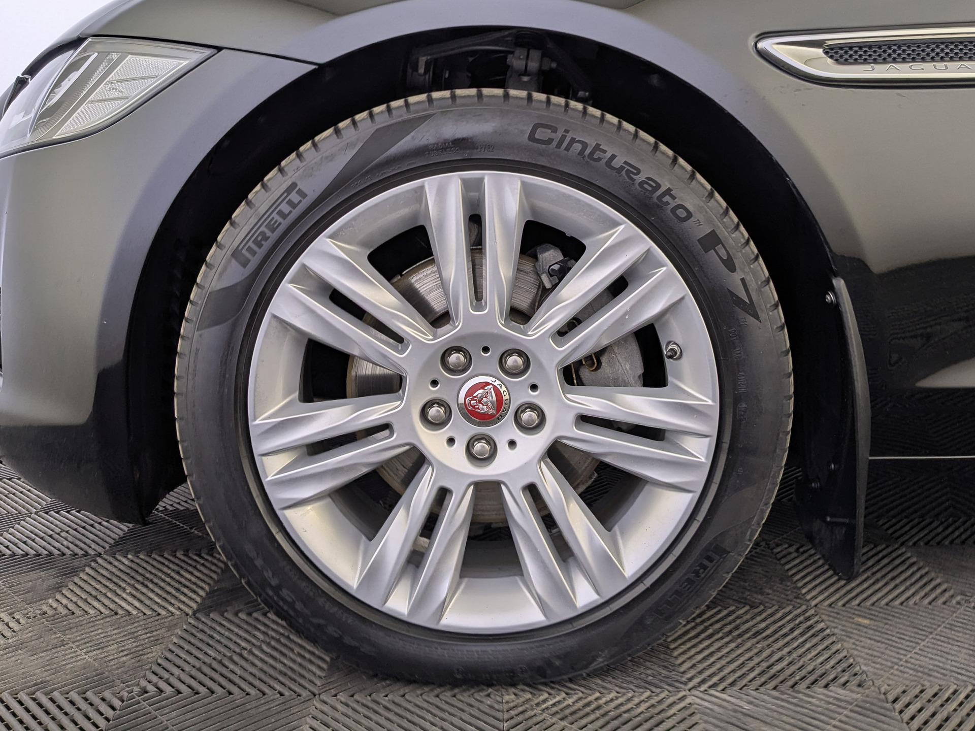 JAGUAR XF 2.00 (250 л.с), автомат, 2019, пробег 130 710 км