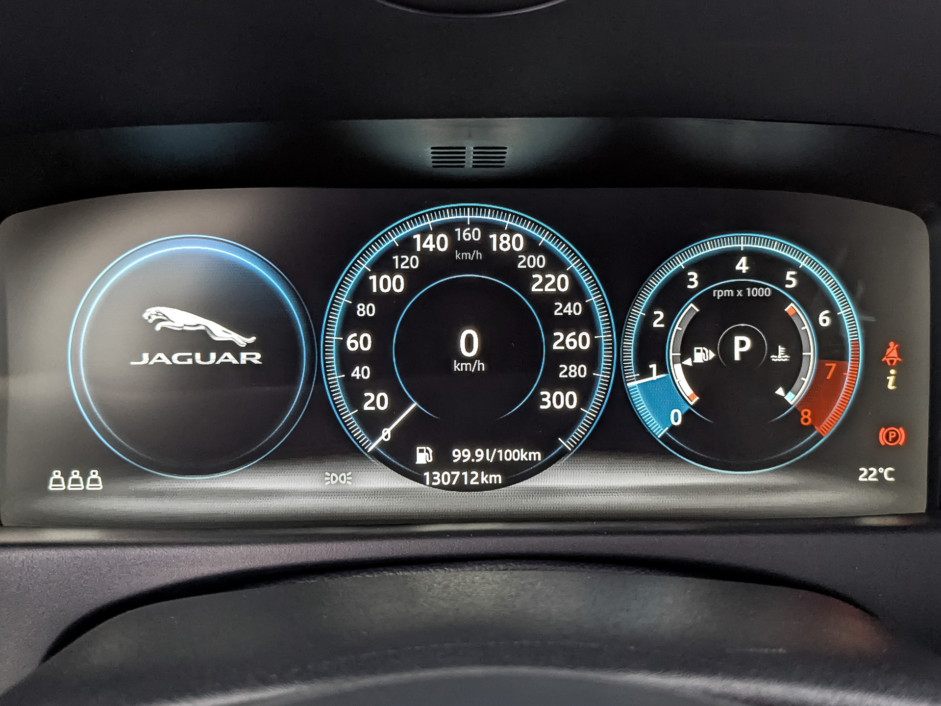 JAGUAR XF 2.00 (250 л.с), автомат, 2019, пробег 130 710 км