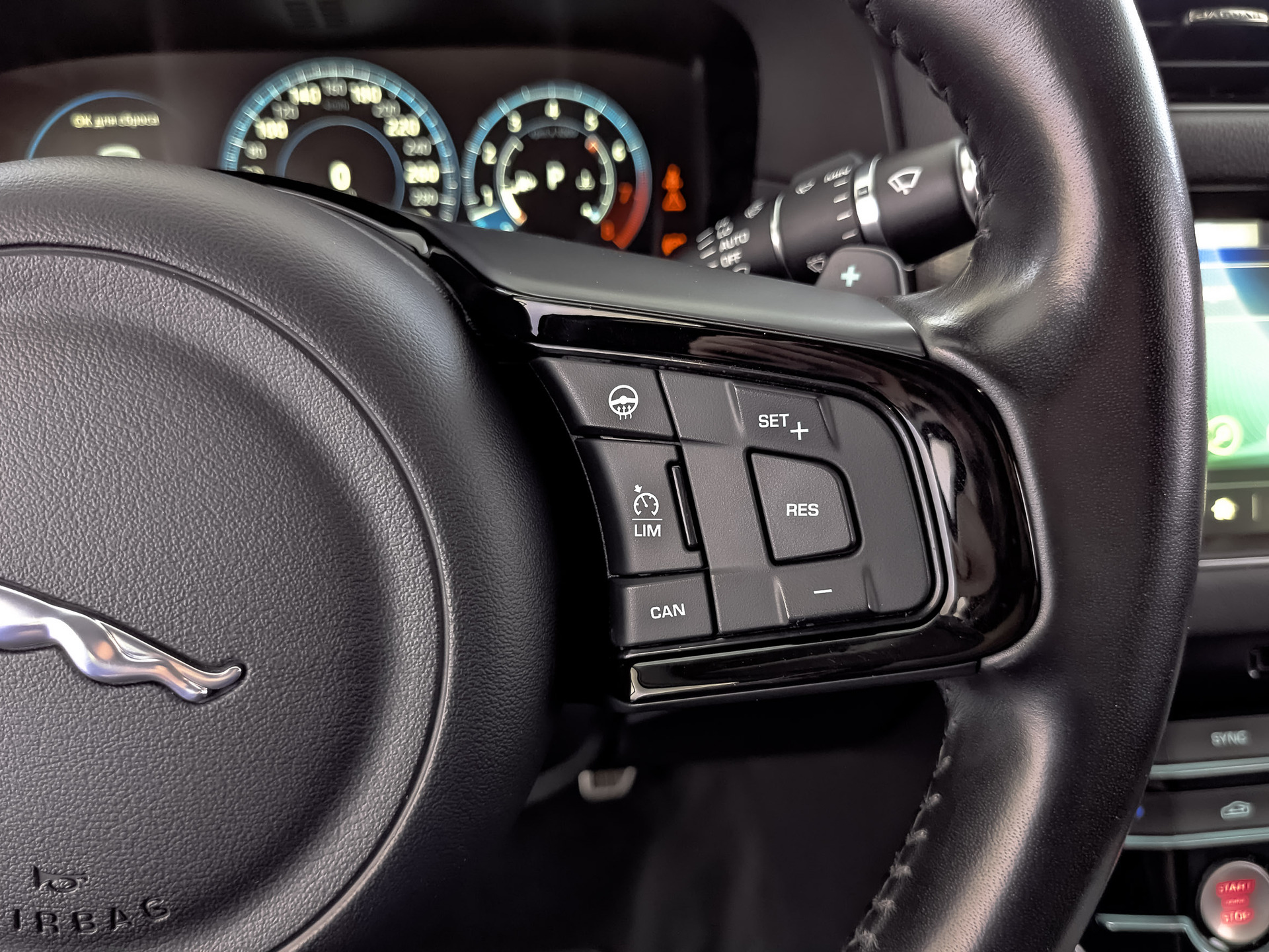 JAGUAR XF 2.00 (250 л.с), автомат, 2019, пробег 130 710 км