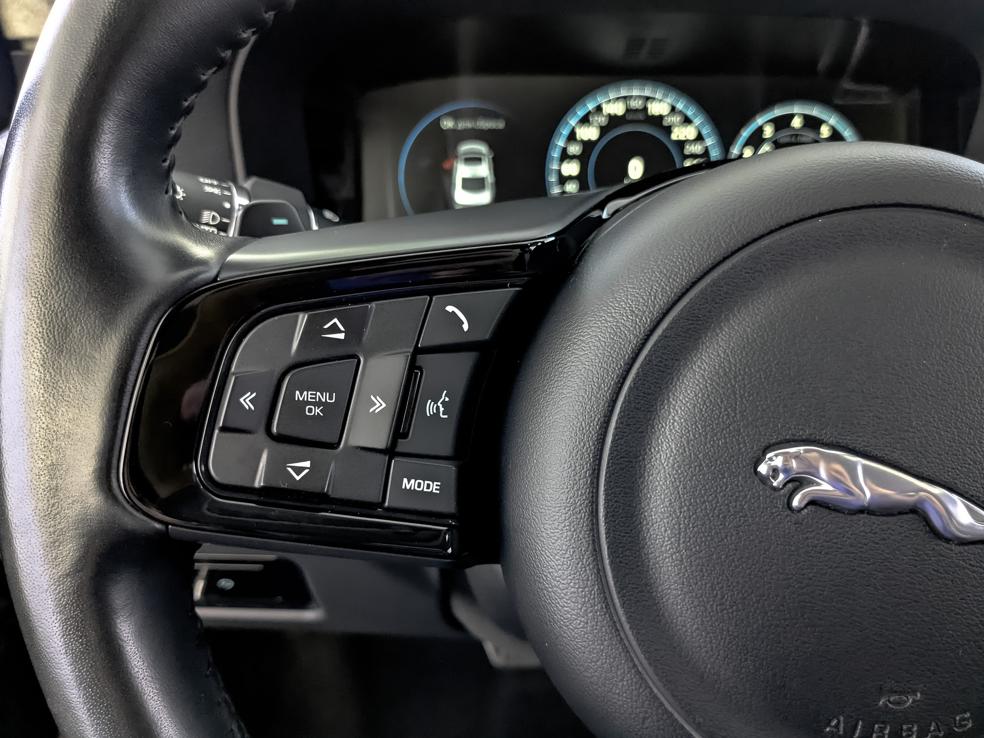 JAGUAR XF 2.00 (250 л.с), автомат, 2019, пробег 130 710 км