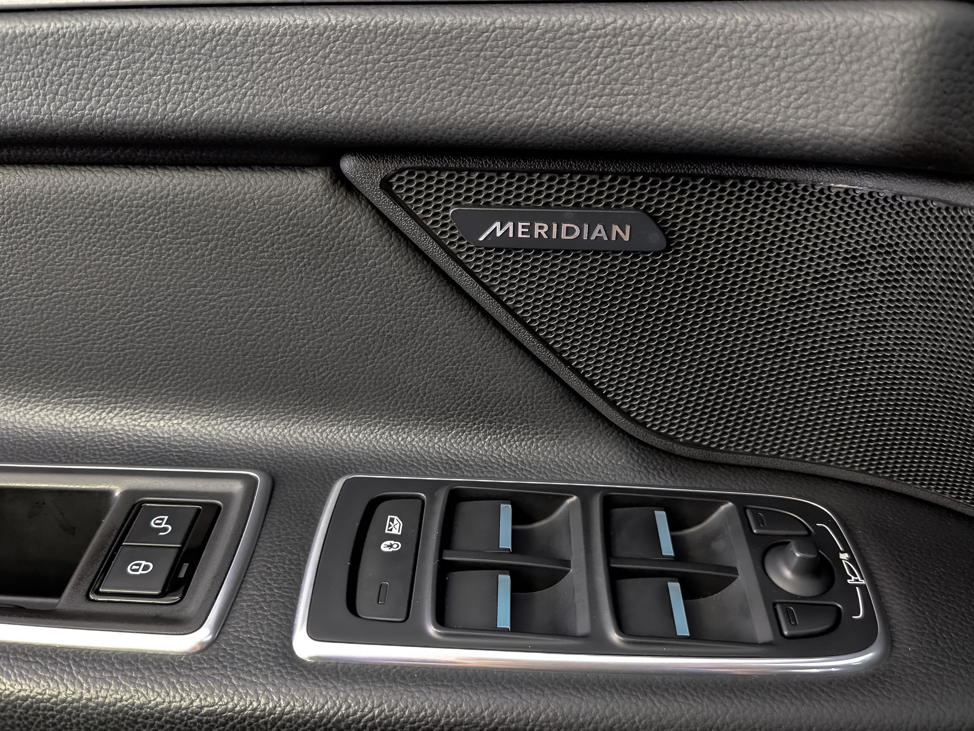 JAGUAR XF 2.00 (250 л.с), автомат, 2019, пробег 130 710 км