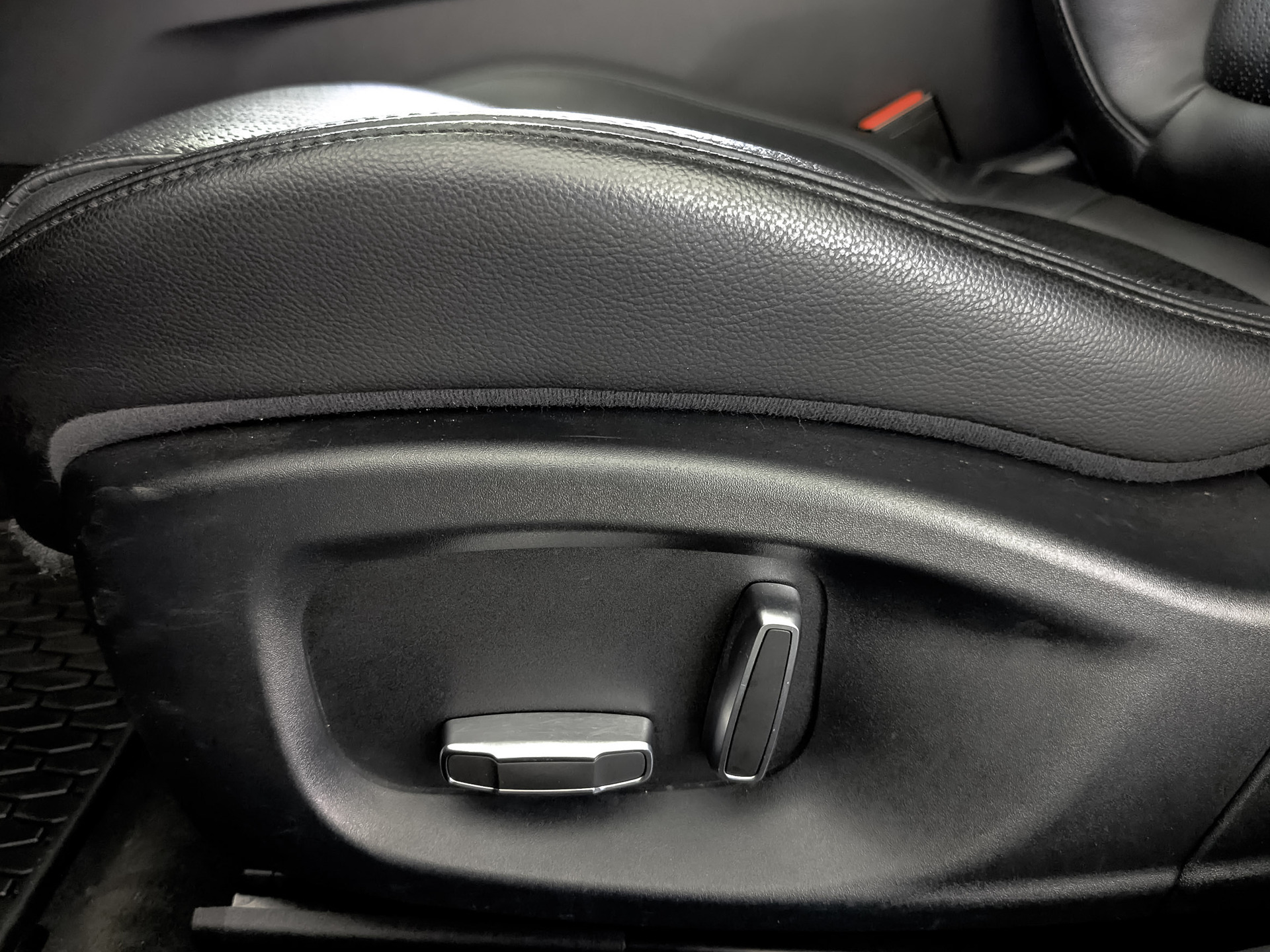 JAGUAR XF 2.00 (250 л.с), автомат, 2019, пробег 130 710 км