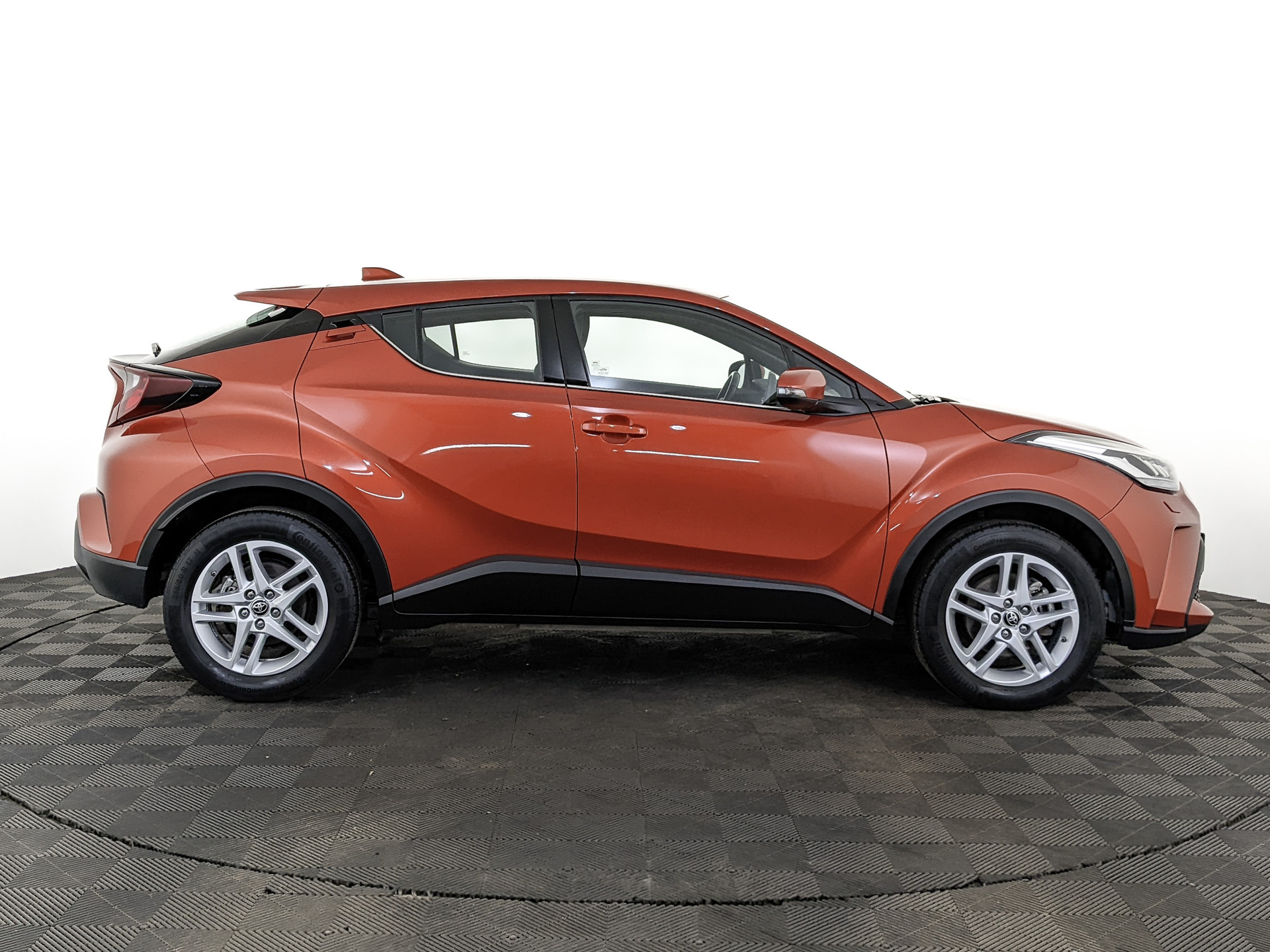 TOYOTA C-HR 2.00 (148 л.с), автомат, 2020, пробег 46 548 км