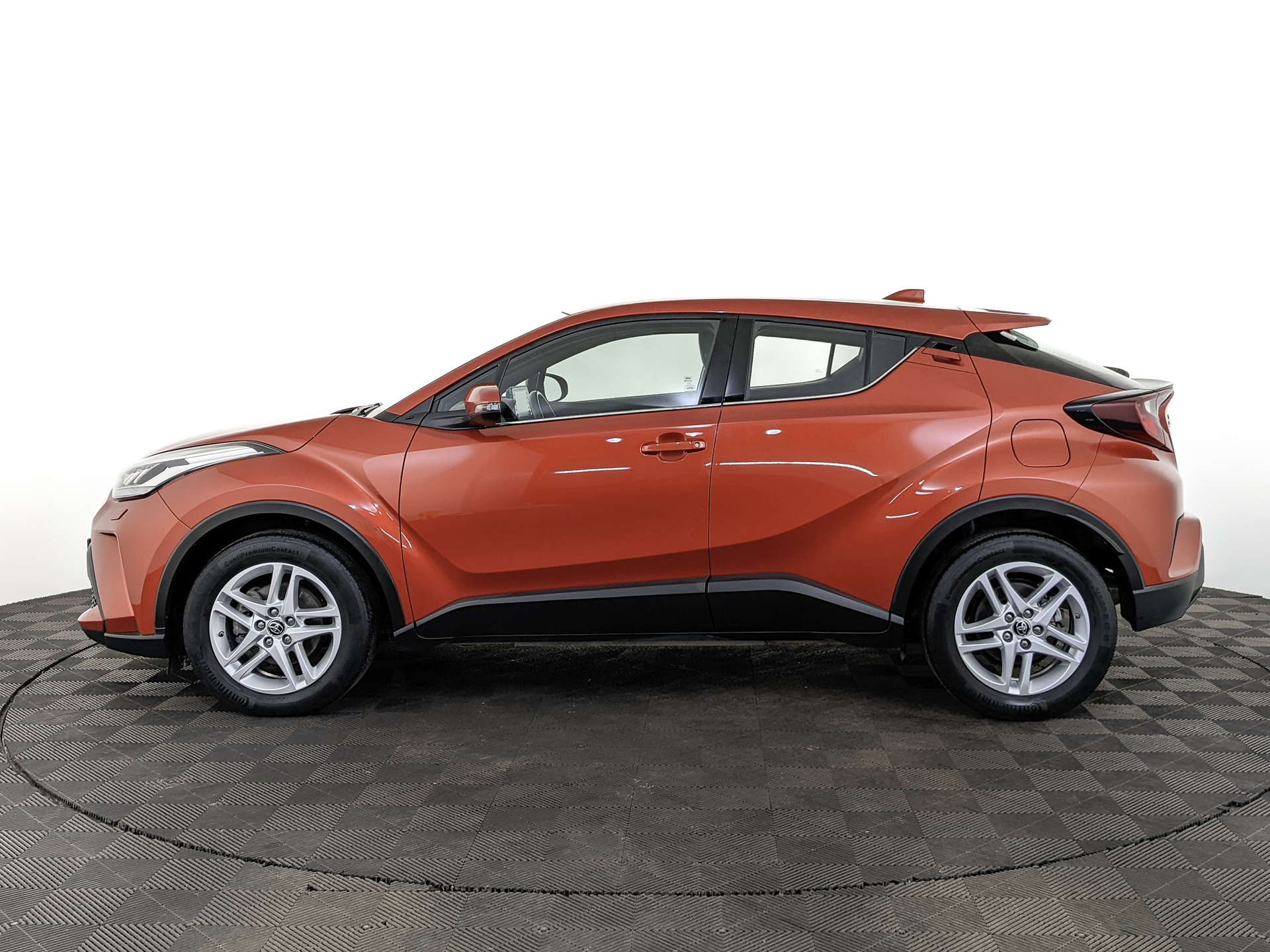 TOYOTA C-HR 2.00 (148 л.с), автомат, 2020, пробег 46 548 км