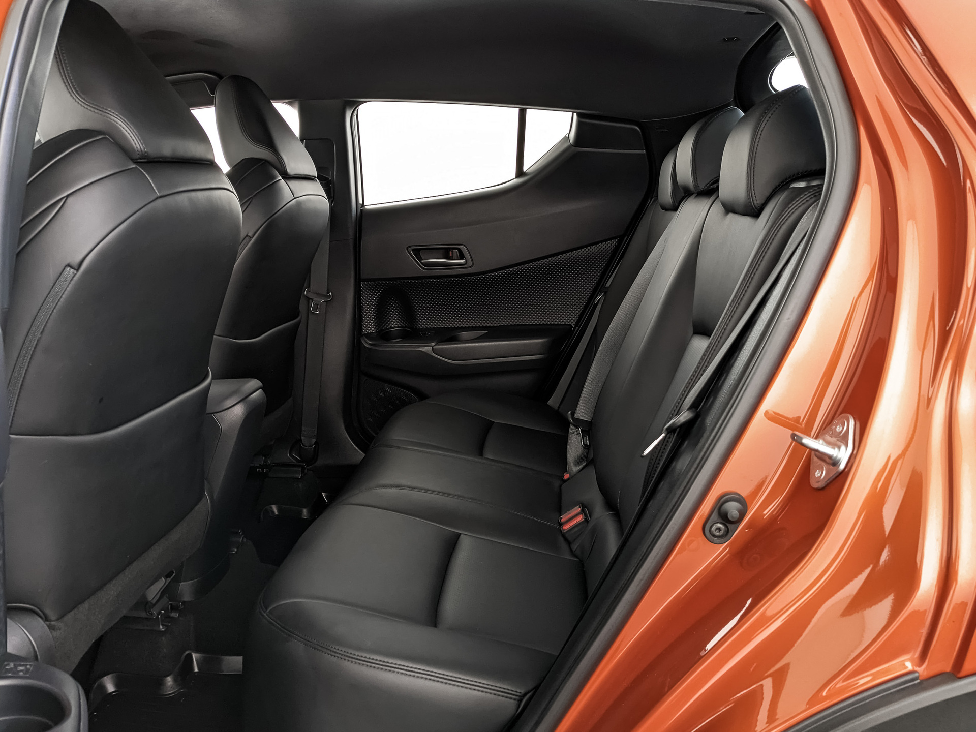 TOYOTA C-HR 2.00 (148 л.с), автомат, 2020, пробег 46 548 км