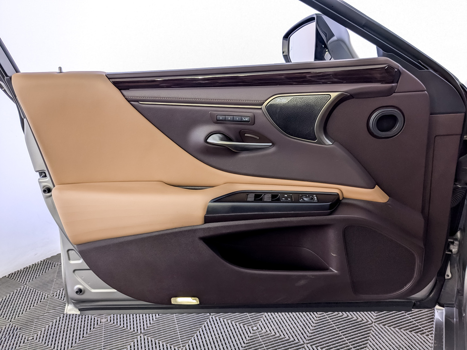 Фото Lexus ES с пробегом 52049 км