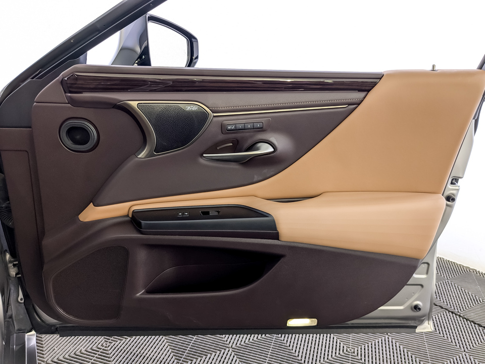 Фото Lexus ES с пробегом 52049 км