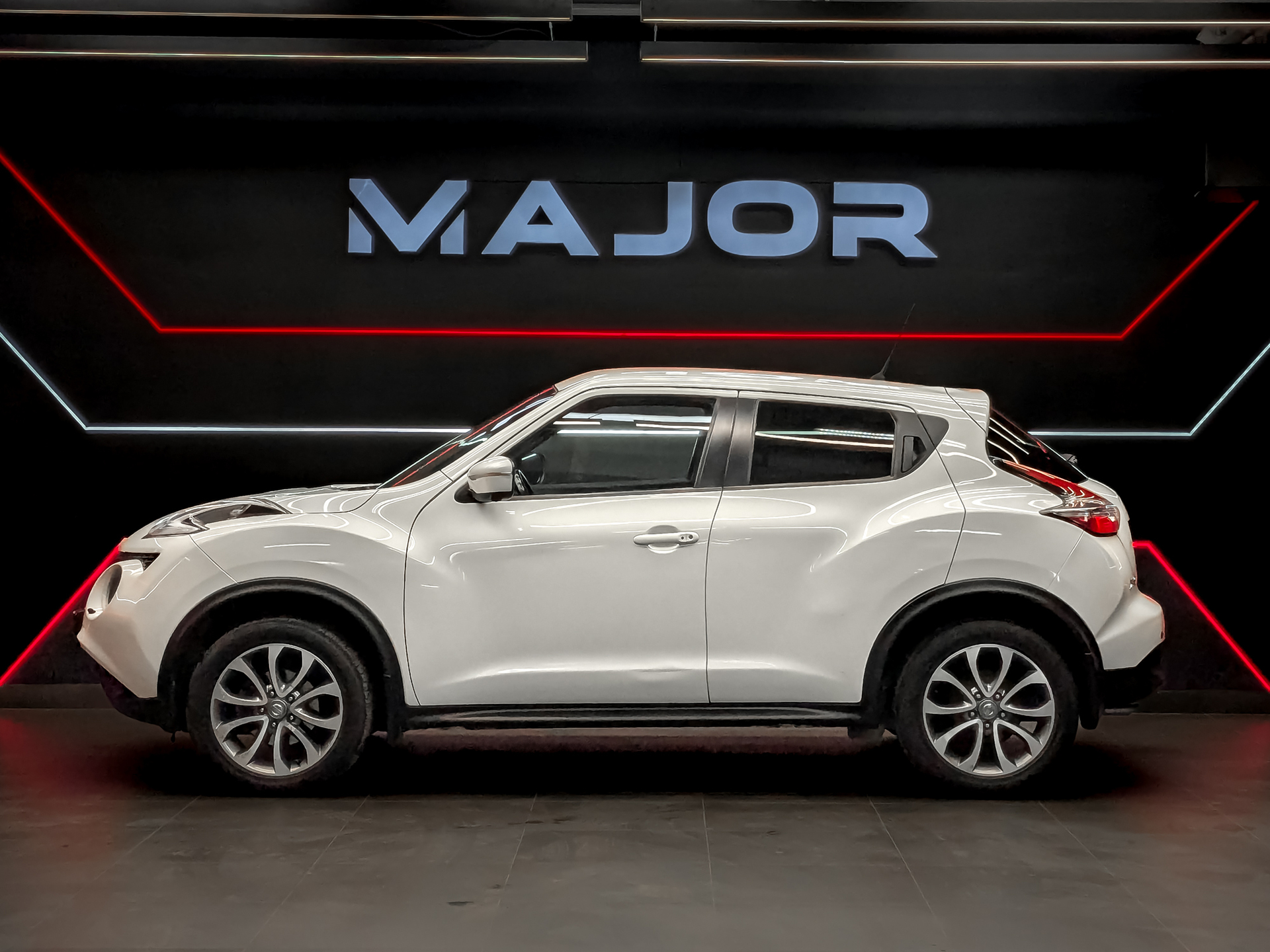 NISSAN Juke 1.60 (117 л.с), автомат, 2017, пробег 122 685 км