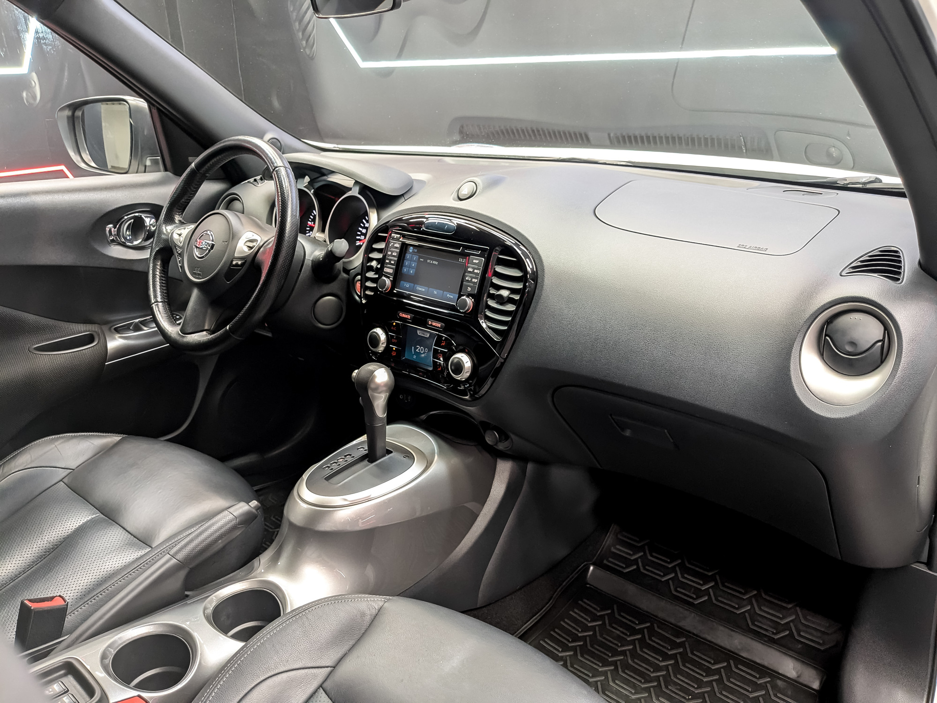 NISSAN Juke 1.60 (117 л.с), автомат, 2017, пробег 122 685 км