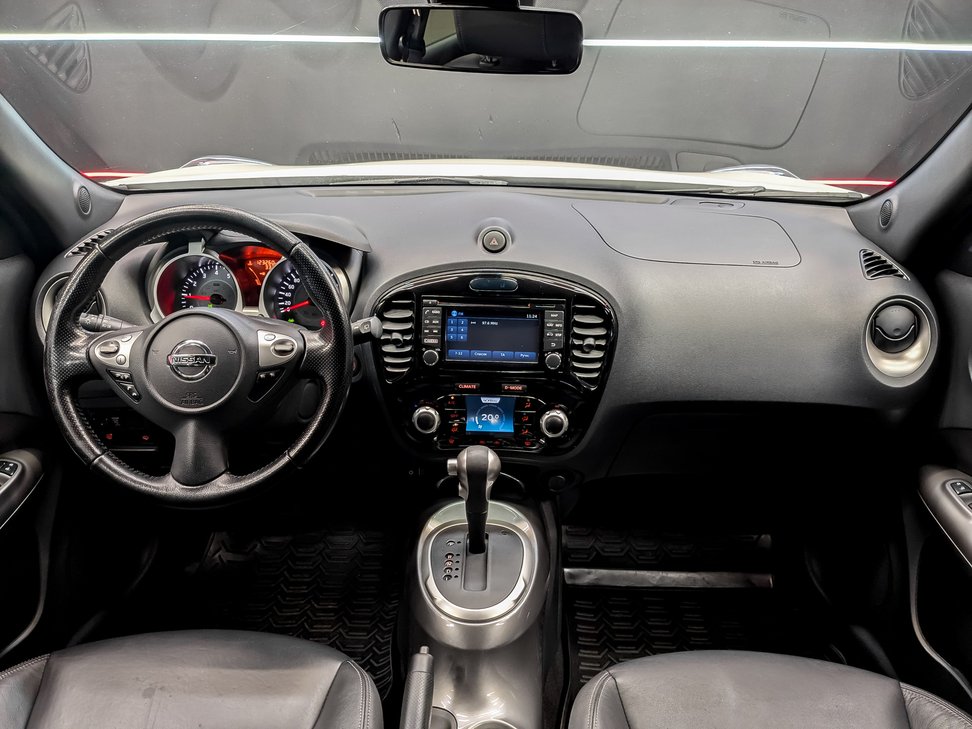 NISSAN Juke 1.60 (117 л.с), автомат, 2017, пробег 122 685 км