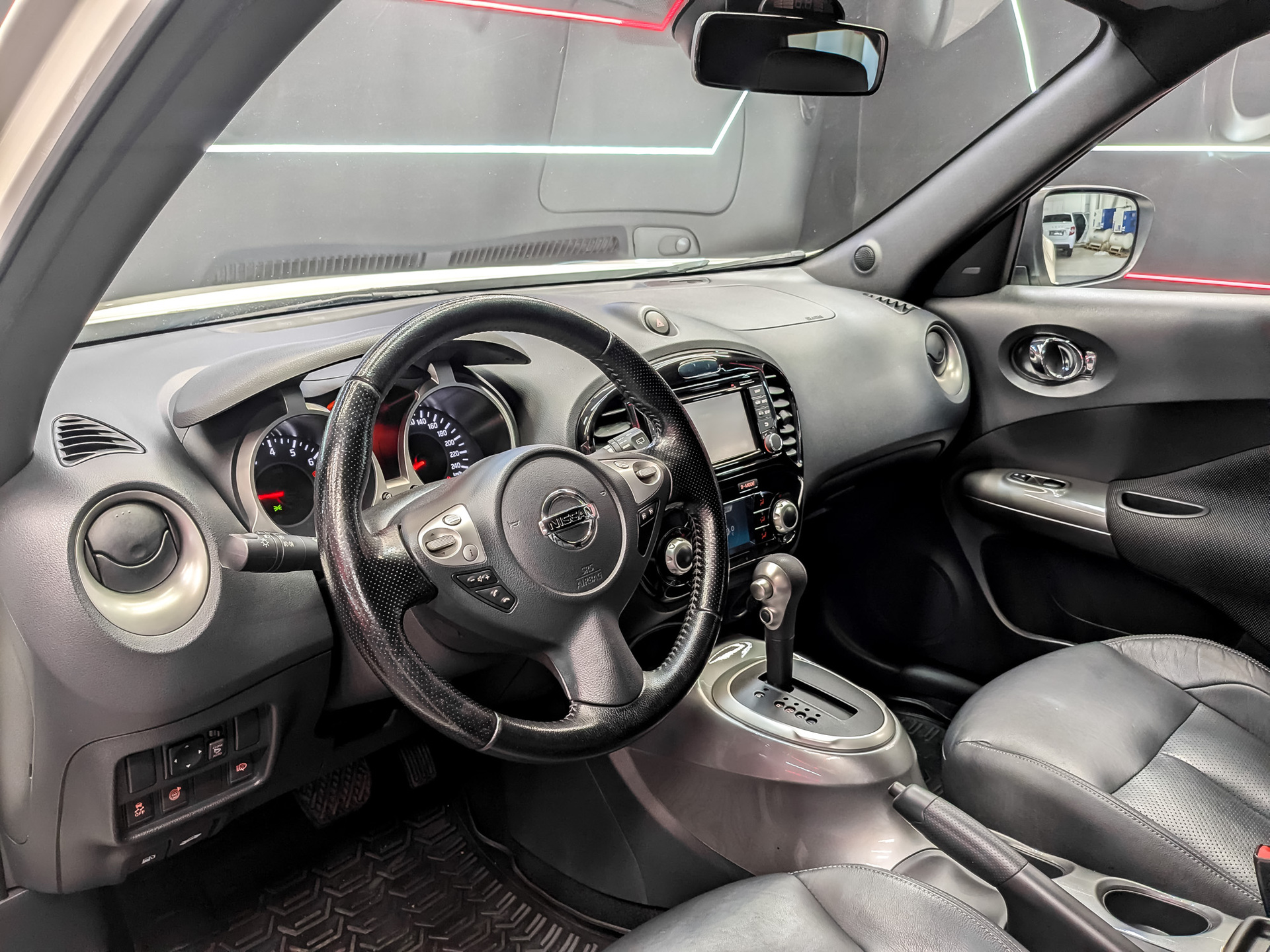 NISSAN Juke 1.60 (117 л.с), автомат, 2017, пробег 122 685 км