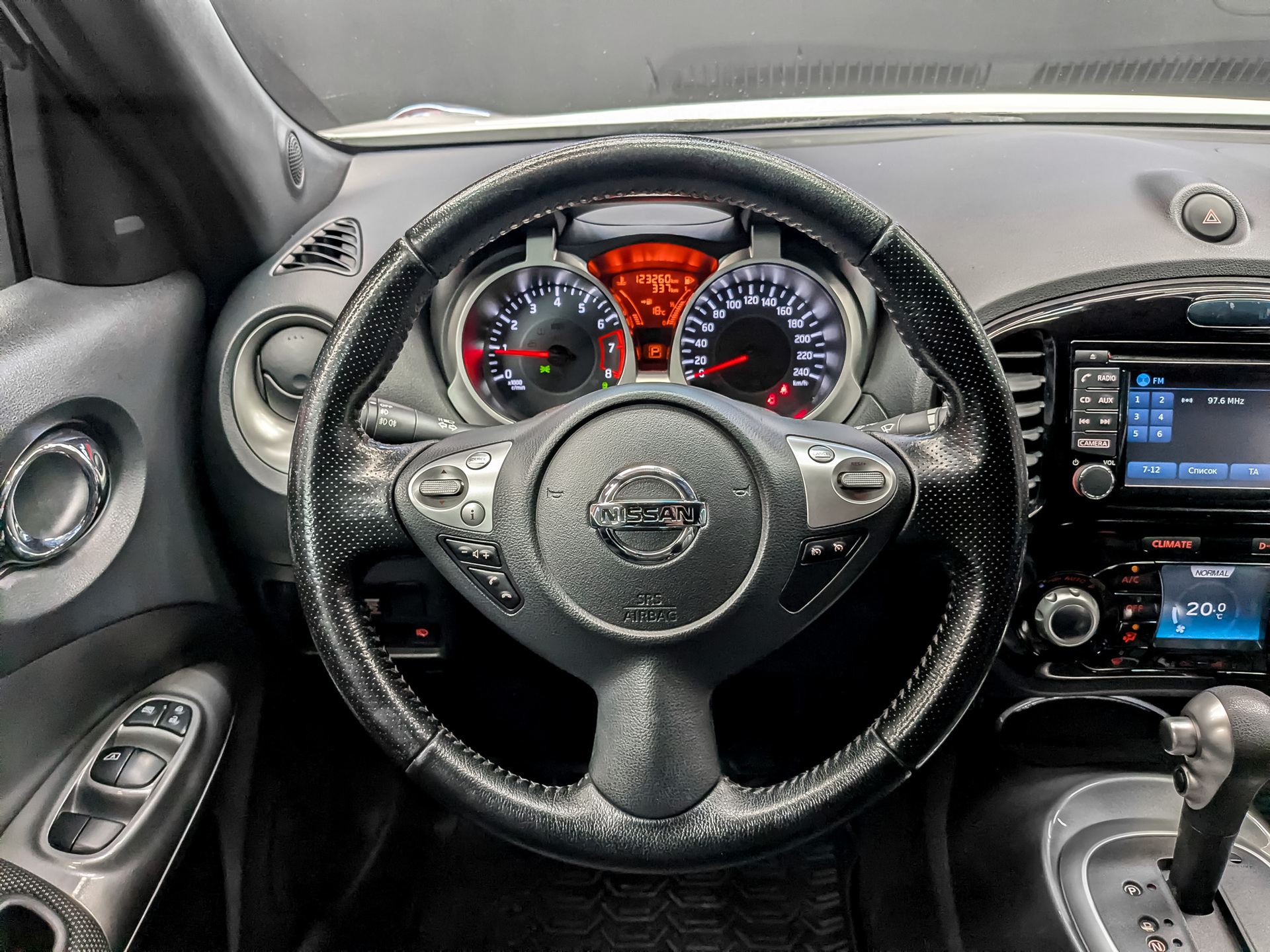 NISSAN Juke 1.60 (117 л.с), автомат, 2017, пробег 122 685 км
