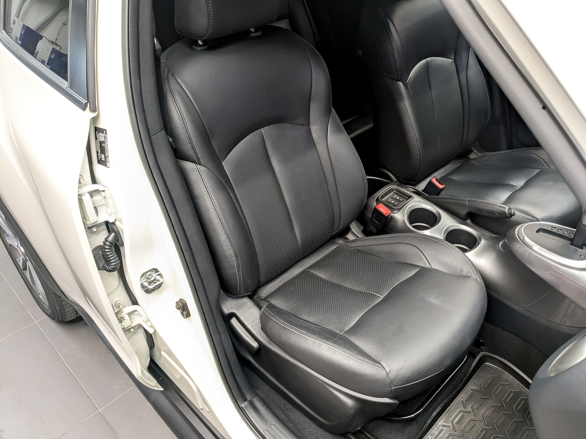 NISSAN Juke 1.60 (117 л.с), автомат, 2017, пробег 122 685 км