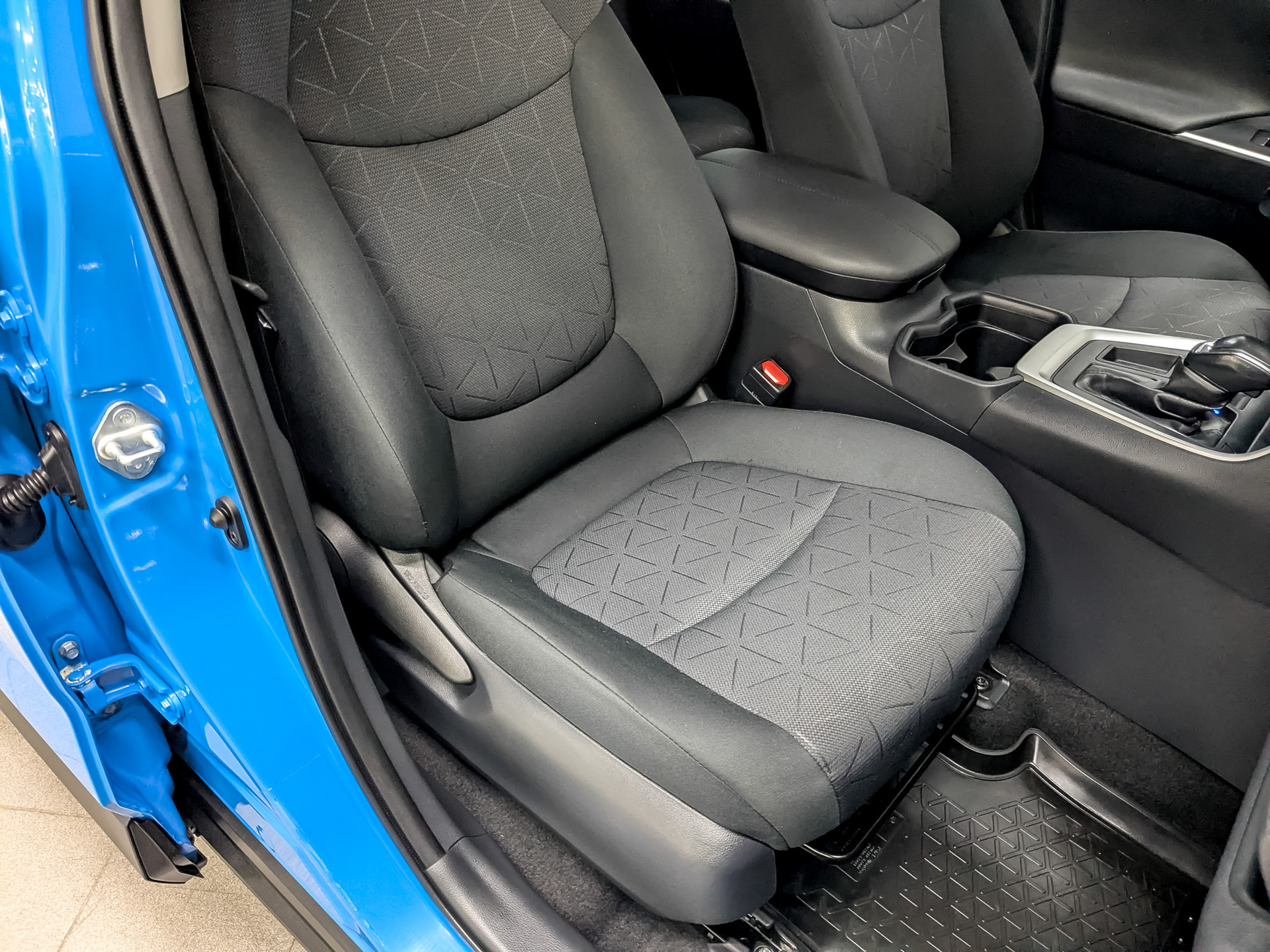 TOYOTA Rav-4 2.00 (149 л.с), автомат, 2019, пробег 173 085 км