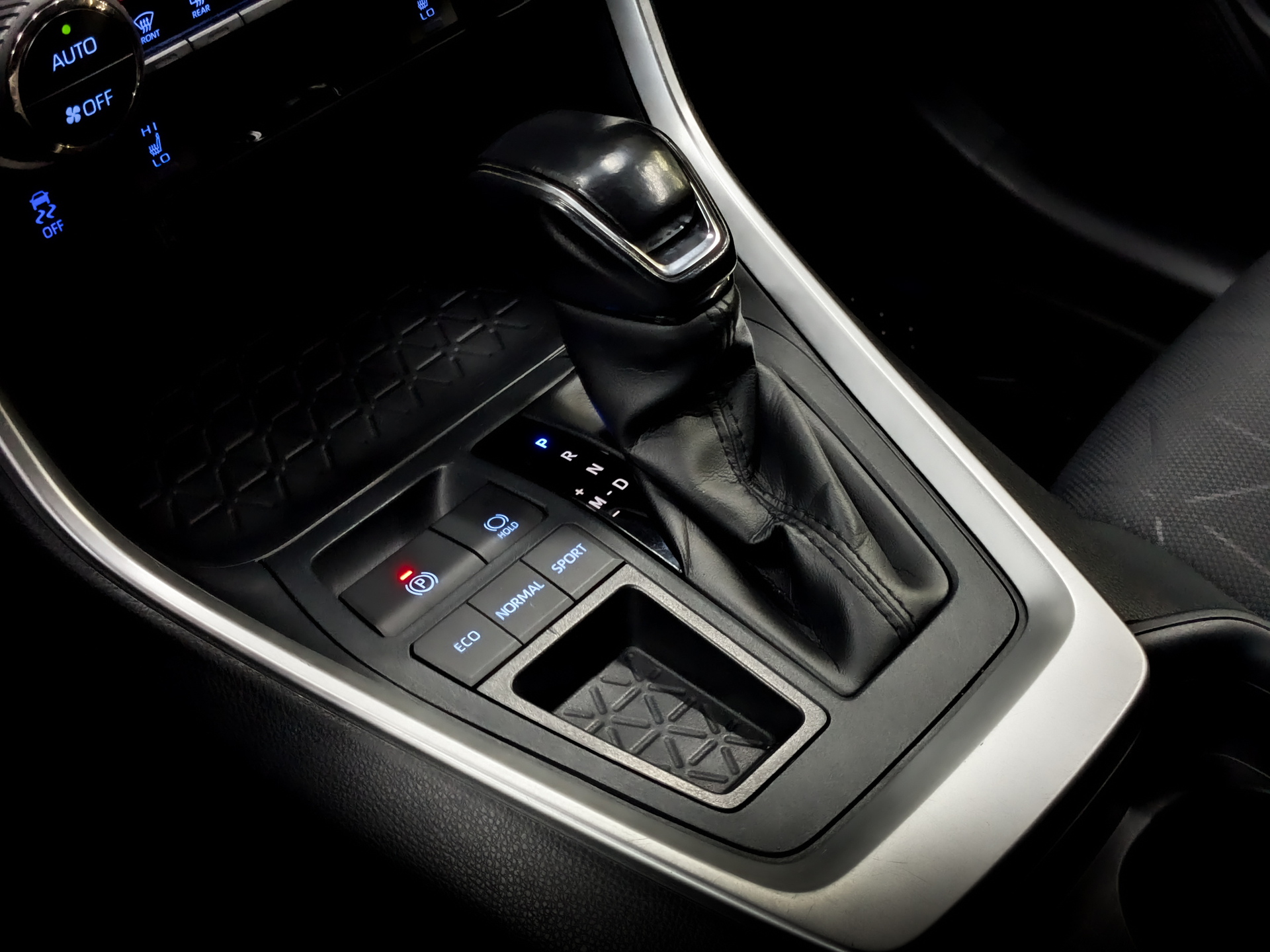 TOYOTA Rav-4 2.00 (149 л.с), автомат, 2019, пробег 173 085 км