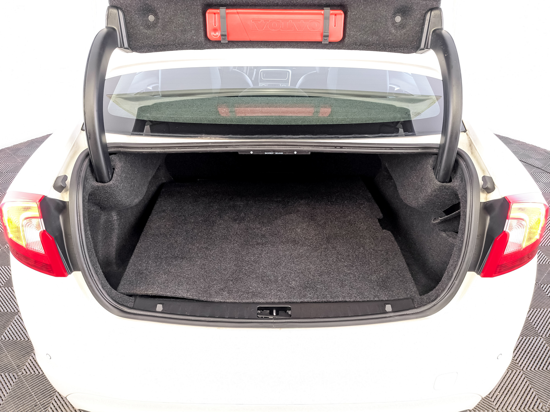 VOLVO S60 1.50 (152 л.с), автомат, 2017, пробег 61 101 км