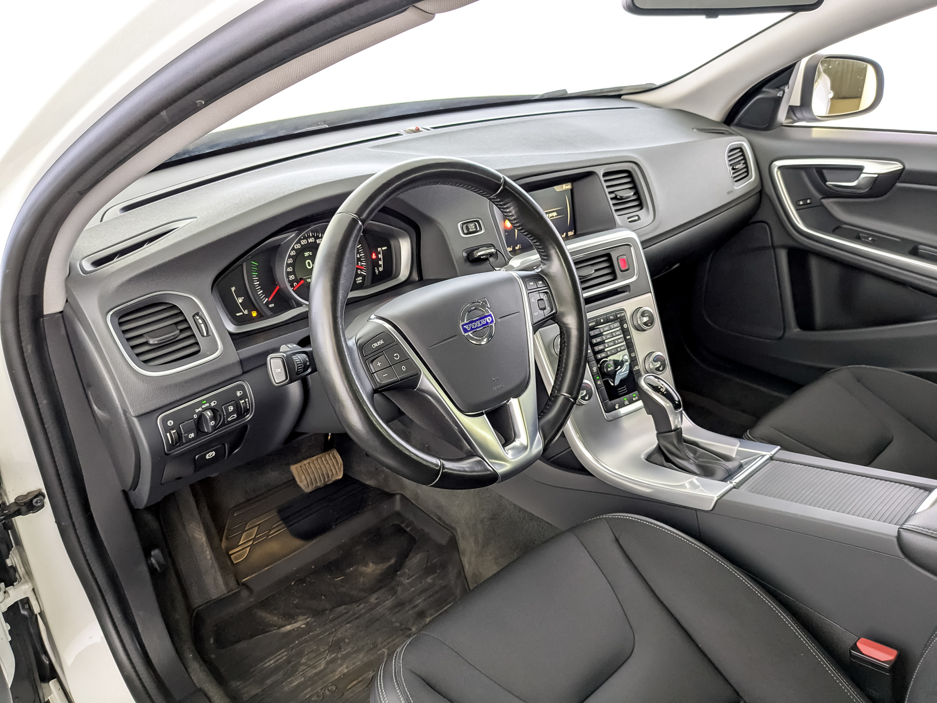 VOLVO S60 1.50 (152 л.с), автомат, 2017, пробег 61 101 км