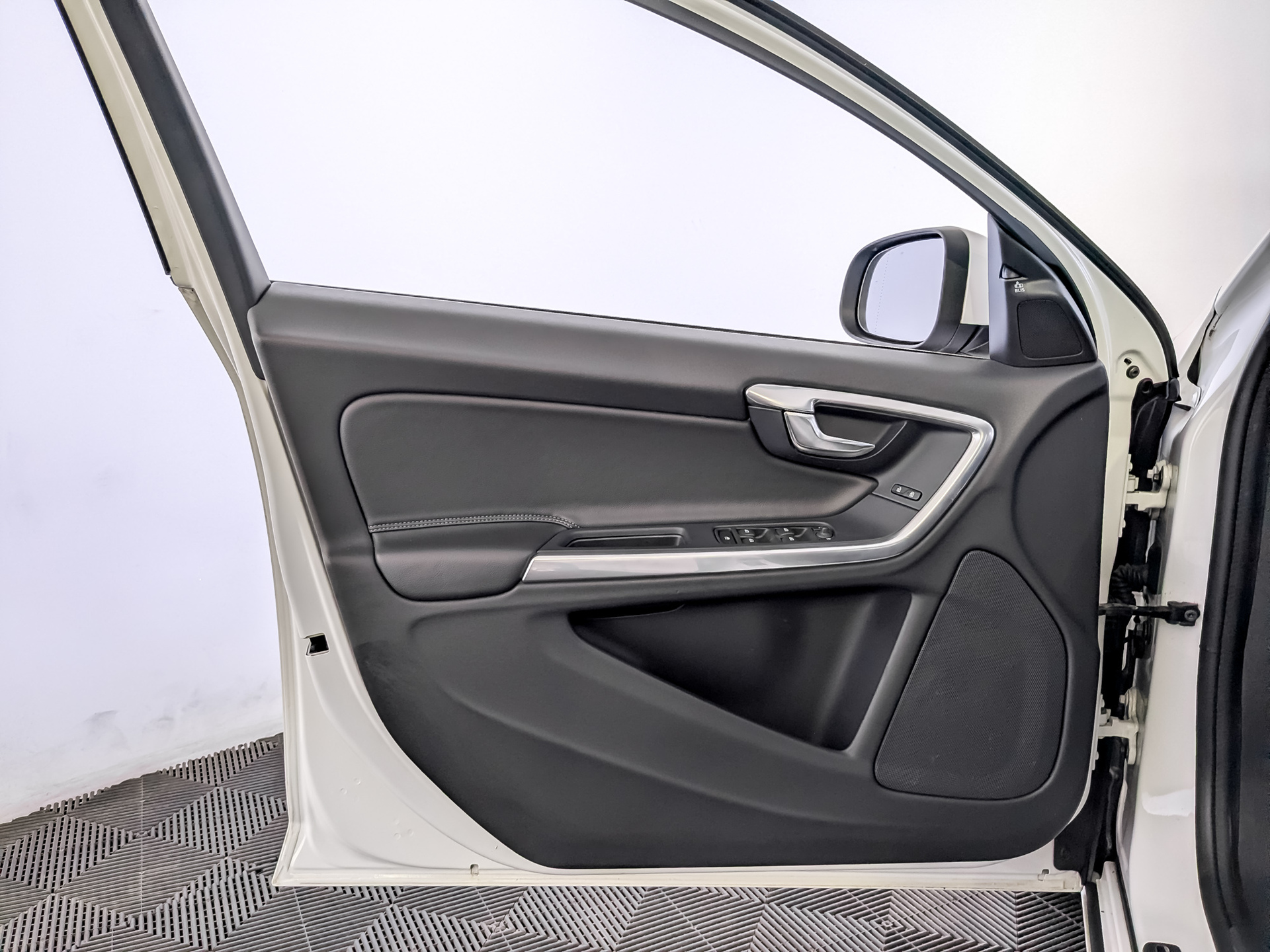 VOLVO S60 1.50 (152 л.с), автомат, 2017, пробег 61 101 км